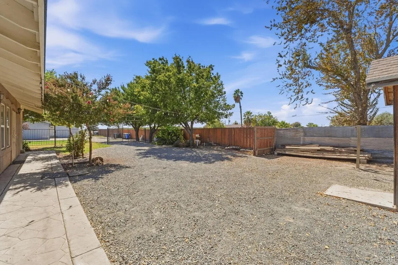2440 Sherman Ave ##1/2, Corcoran, CA 93212