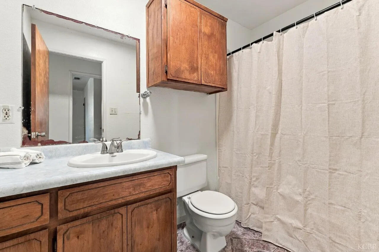 2440 Sherman Ave ##1/2, Corcoran, CA 93212