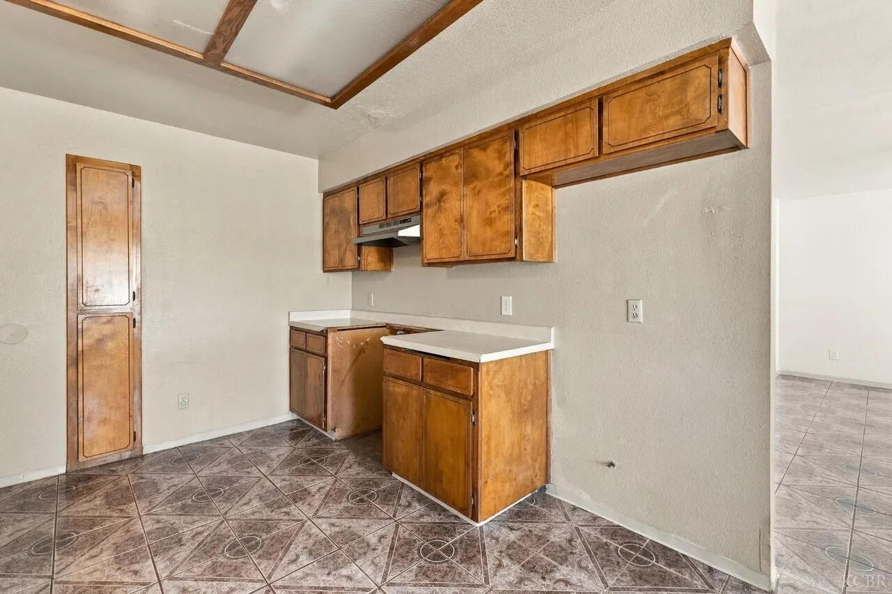 2440 Sherman Ave ##1/2, Corcoran, CA 93212