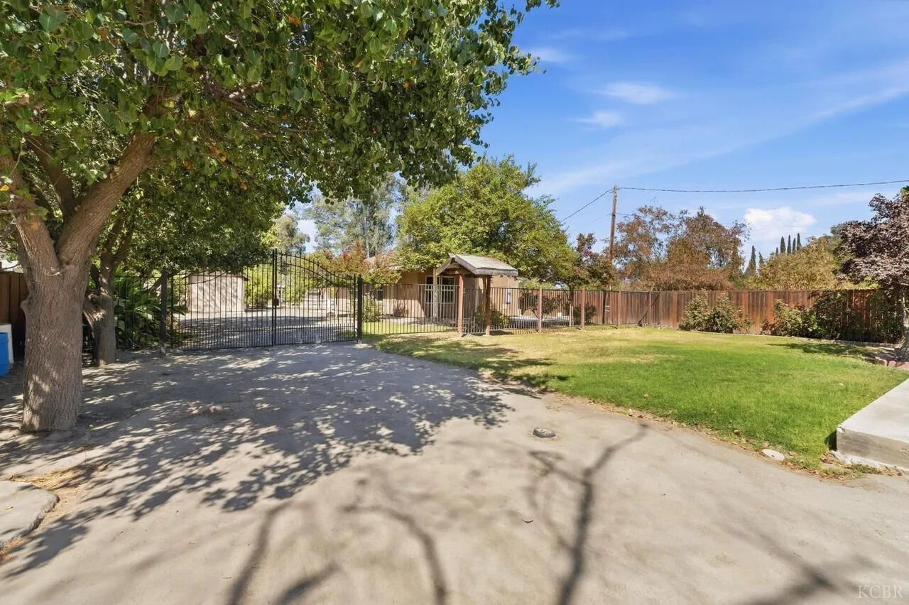 2440 Sherman Ave ##1/2, Corcoran, CA 93212