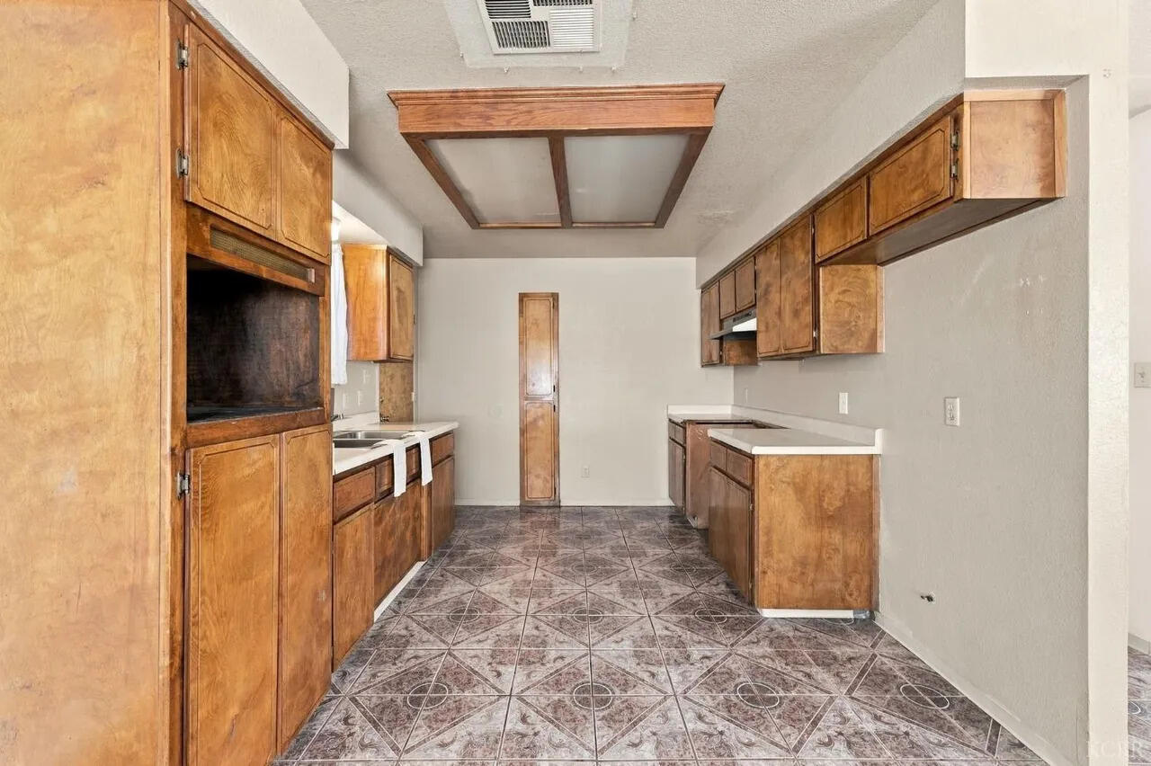 2440 Sherman Ave ##1/2, Corcoran, CA 93212