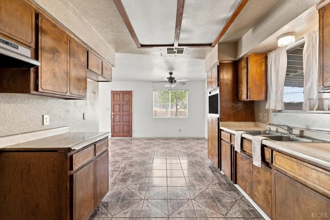 2440 Sherman Ave ##1/2, Corcoran, CA 93212