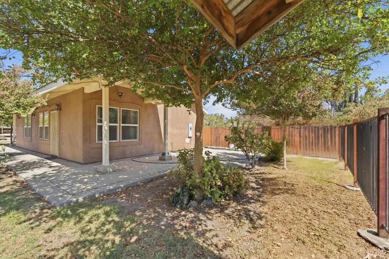 2440 Sherman Ave ##1/2, Corcoran, CA 93212