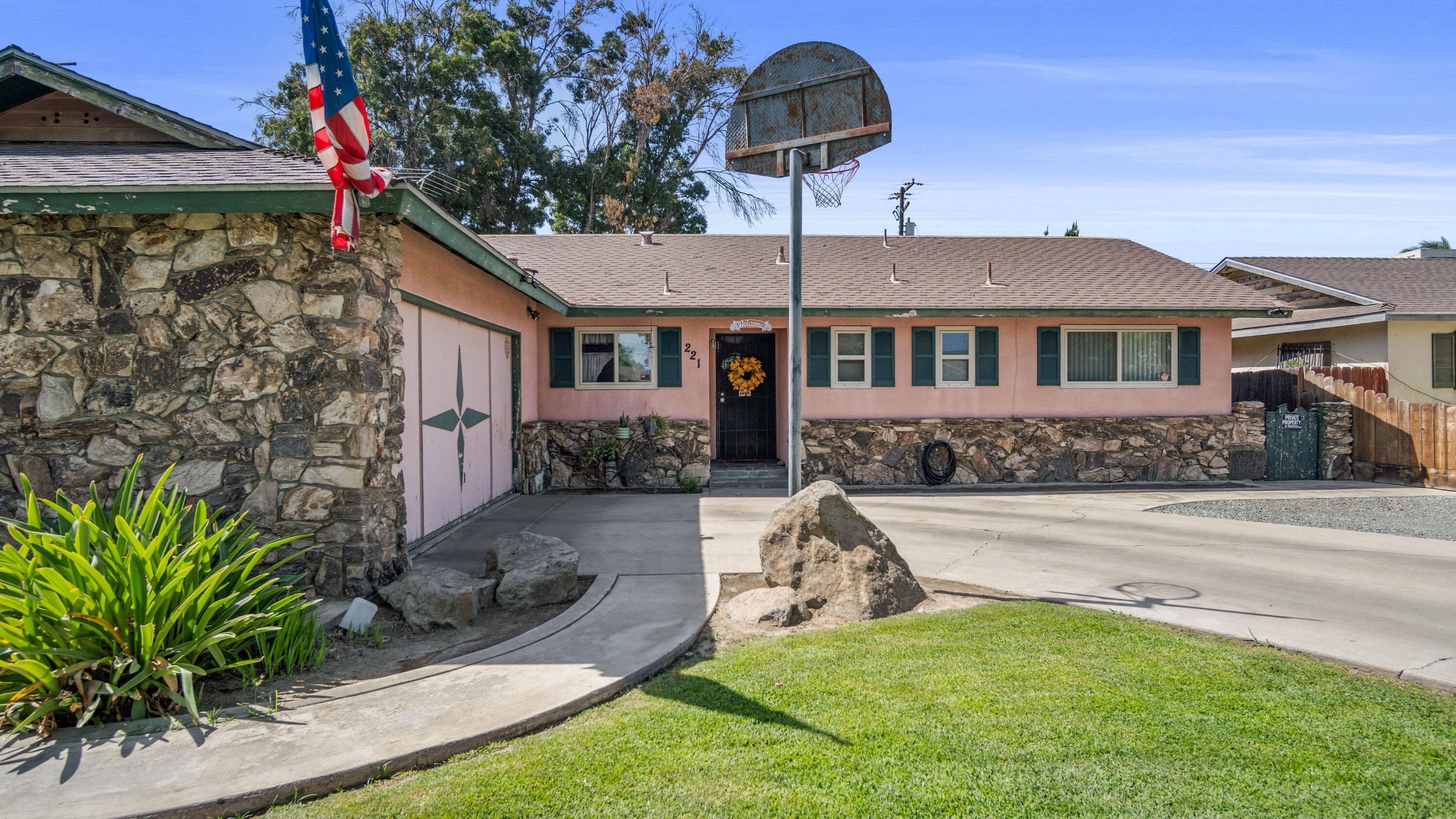 221 N Beverly St, Porterville, CA 93257