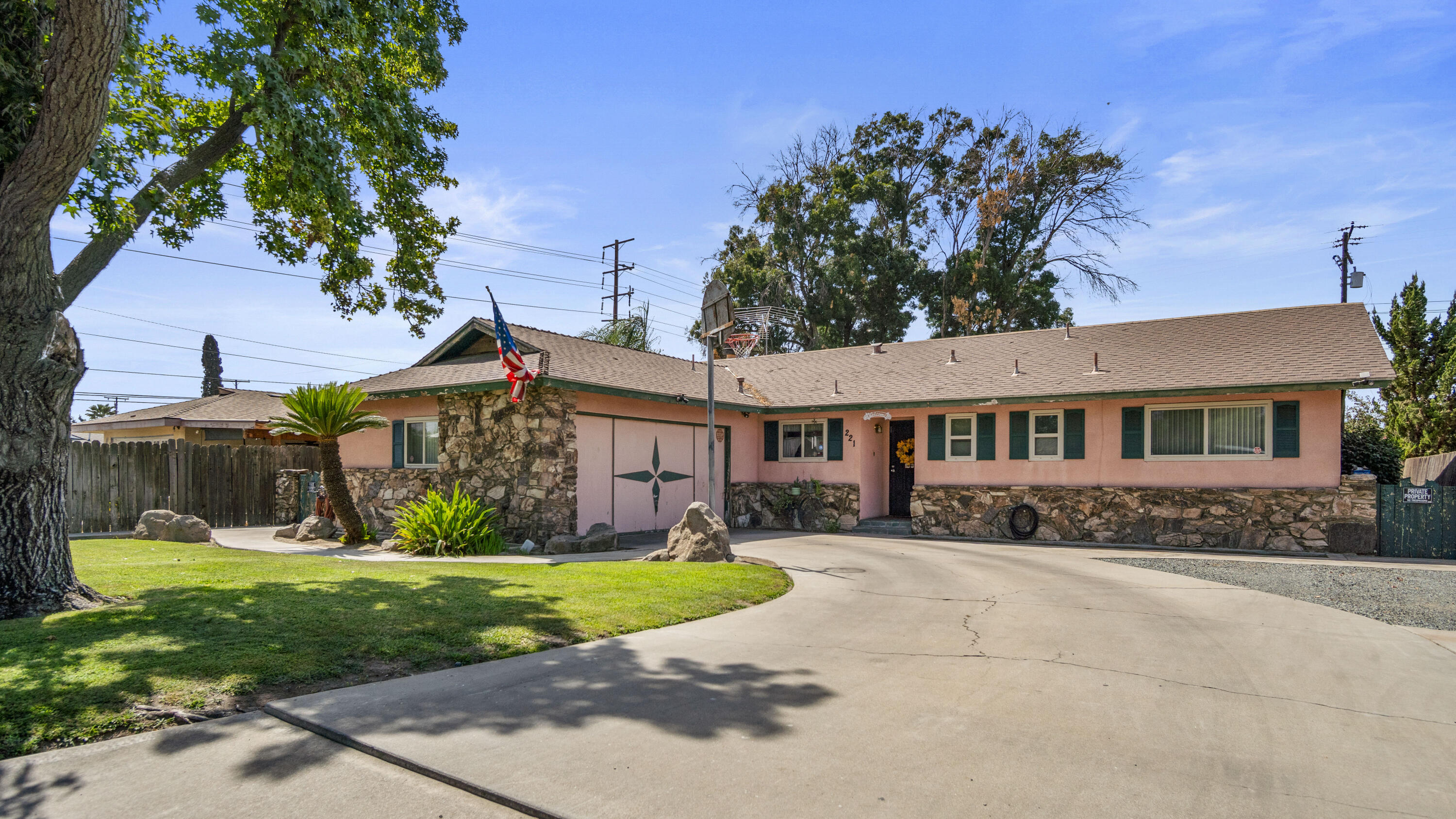 221 N Beverly St, Porterville, CA 93257