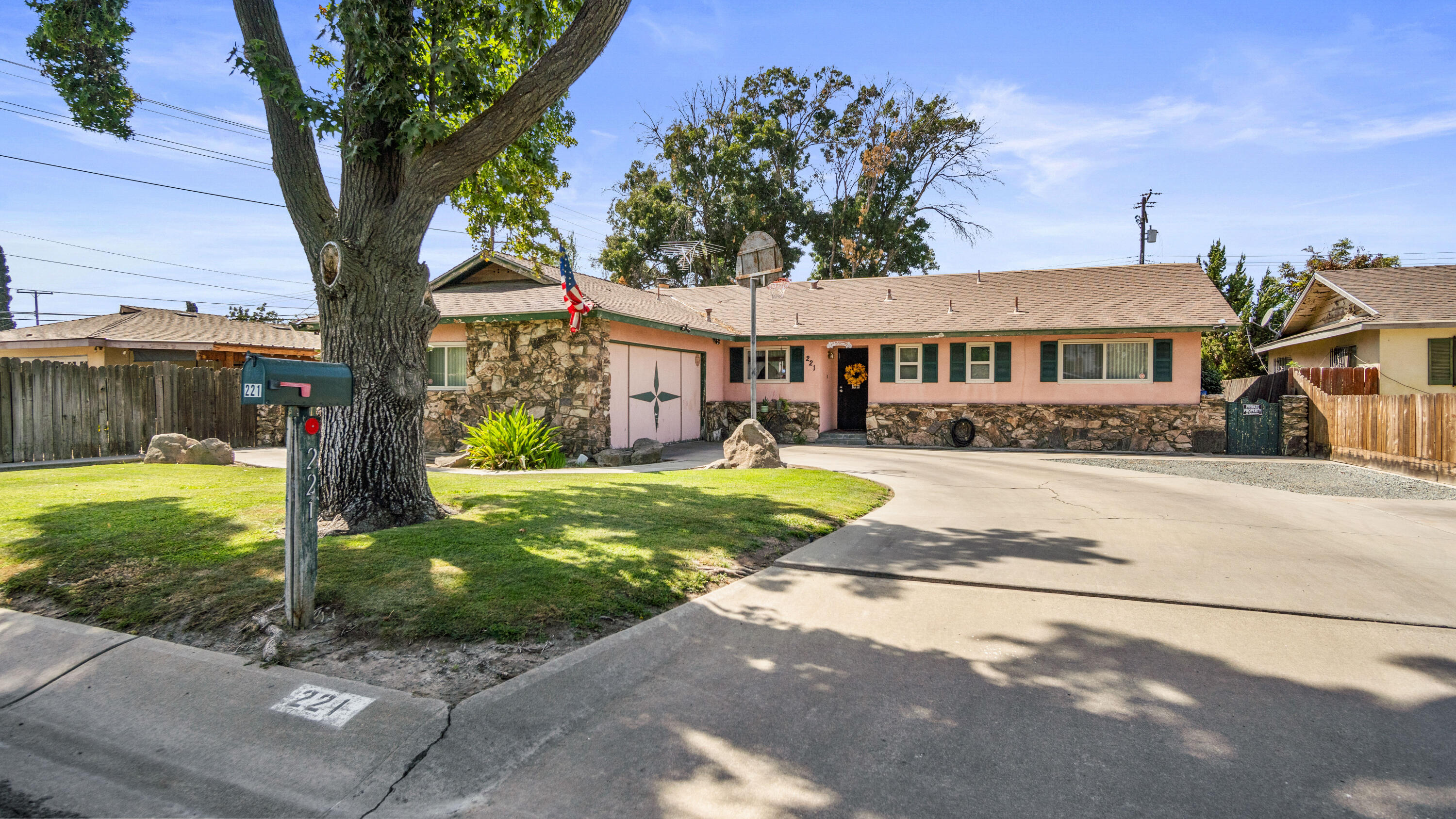221 N Beverly St, Porterville, CA 93257