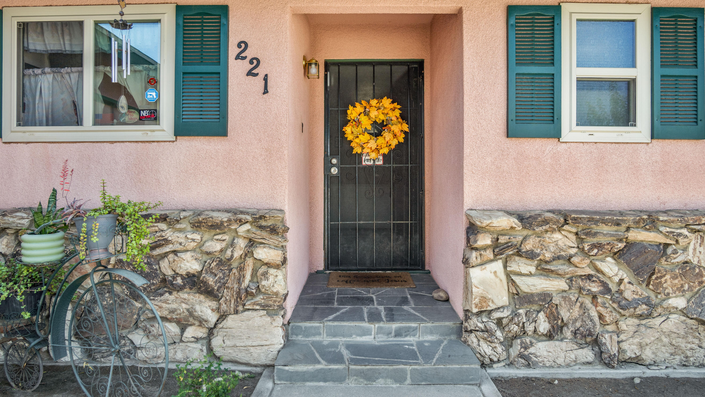 221 N Beverly St, Porterville, CA 93257