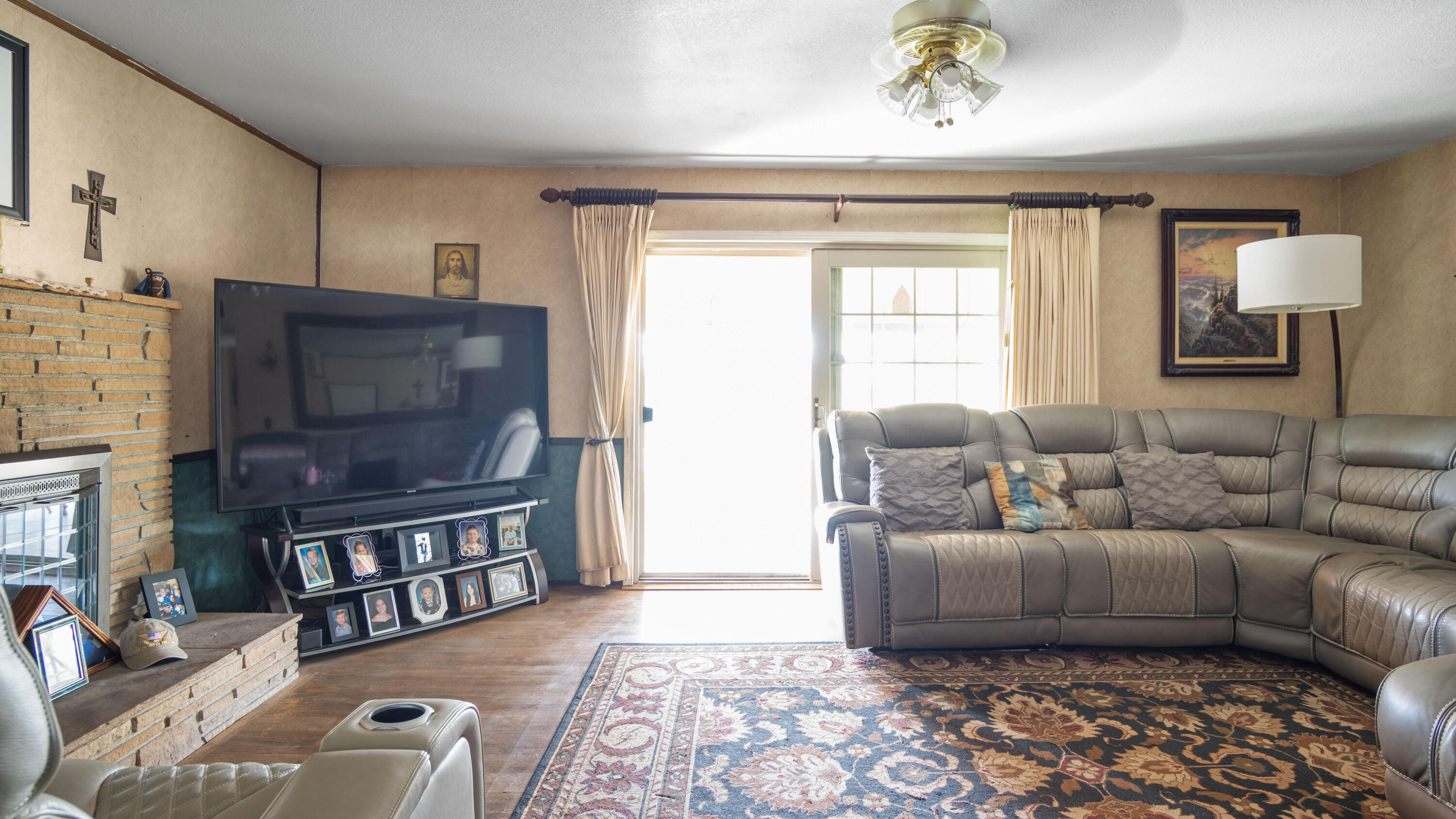 221 N Beverly St, Porterville, CA 93257