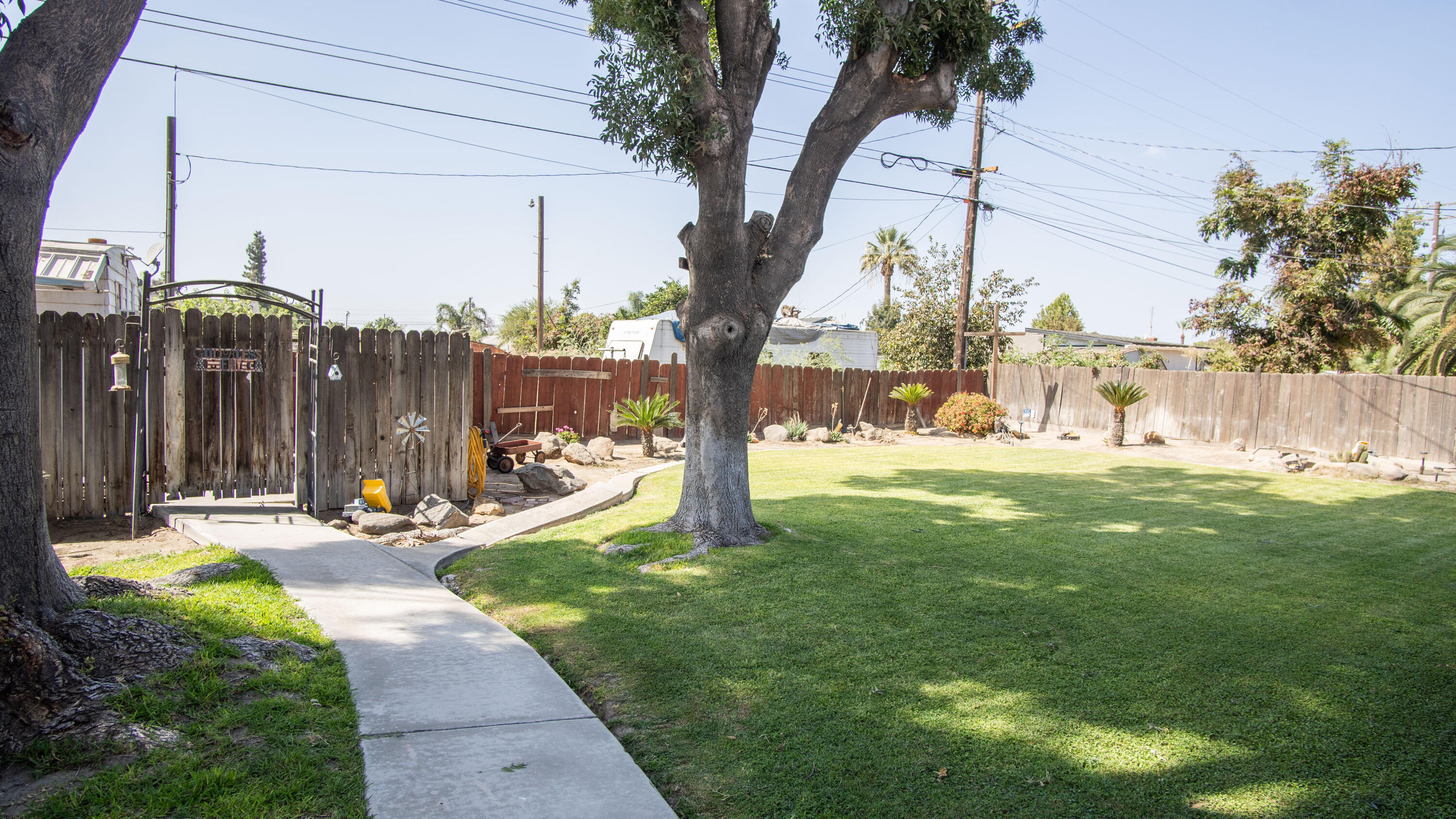 221 N Beverly St, Porterville, CA 93257