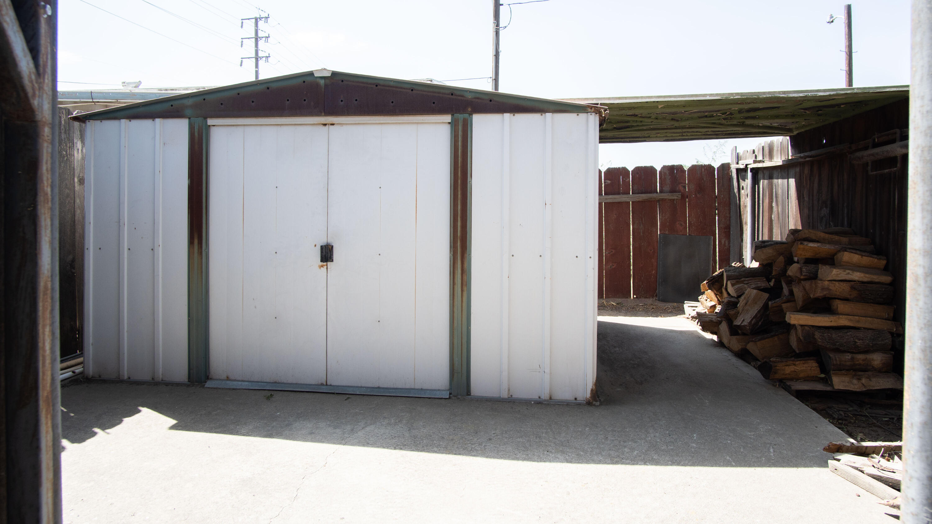 221 N Beverly St, Porterville, CA 93257