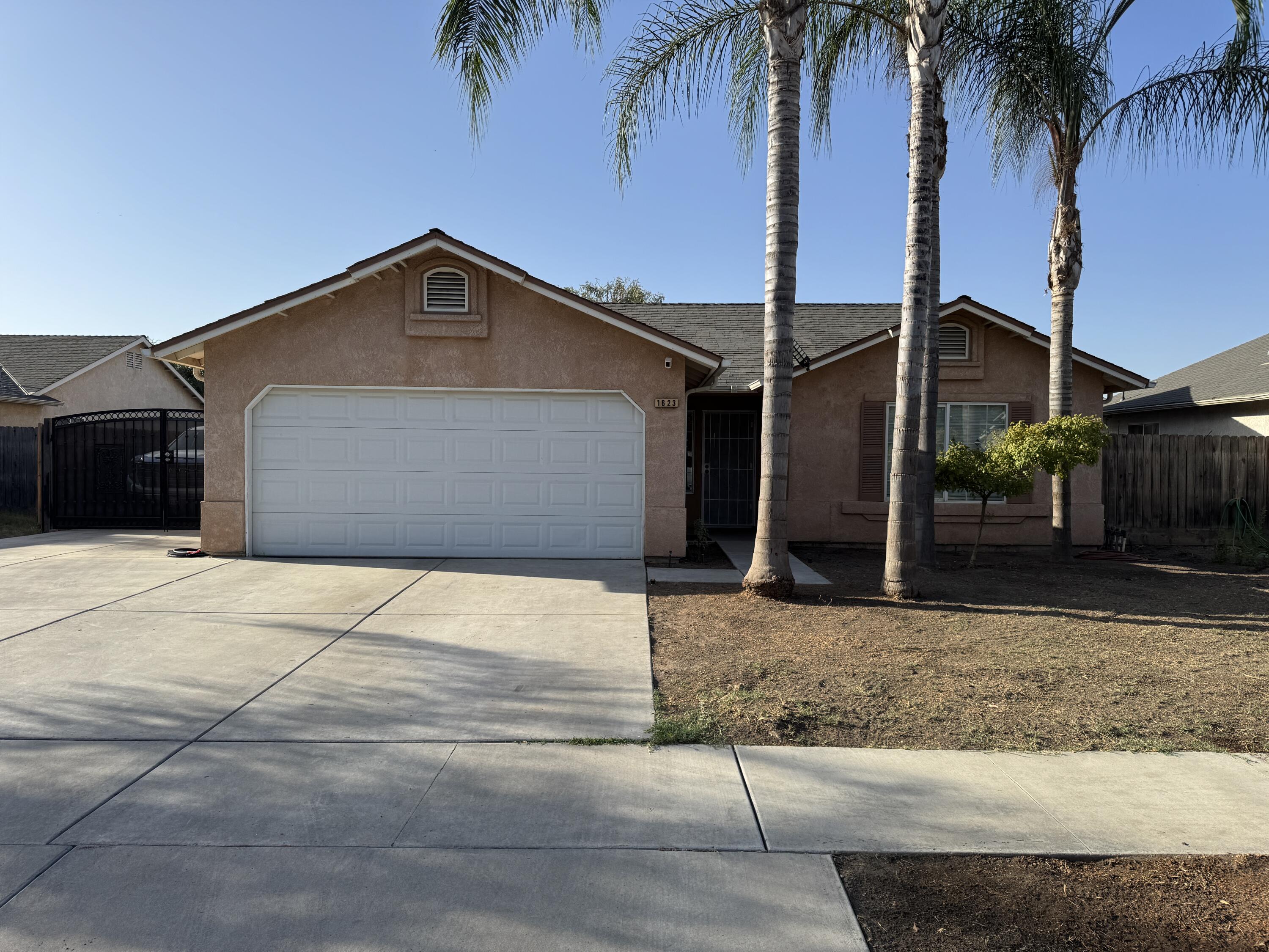 1623 Hudson Ave, Tulare, CA 93274