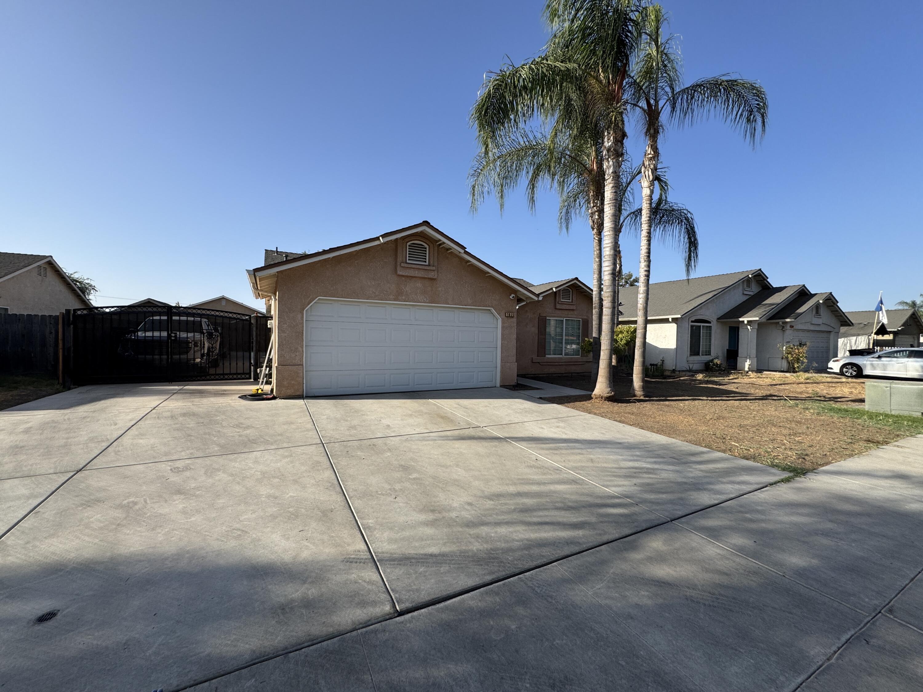 1623 Hudson Ave, Tulare, CA 93274
