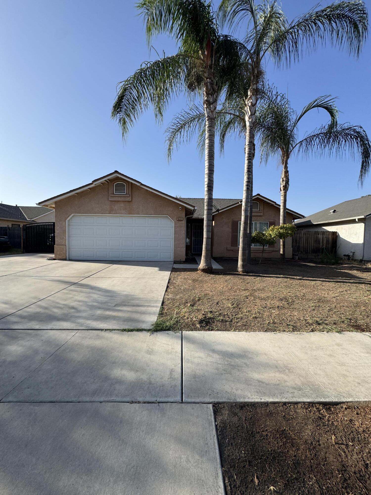 1623 Hudson Ave, Tulare, CA 93274