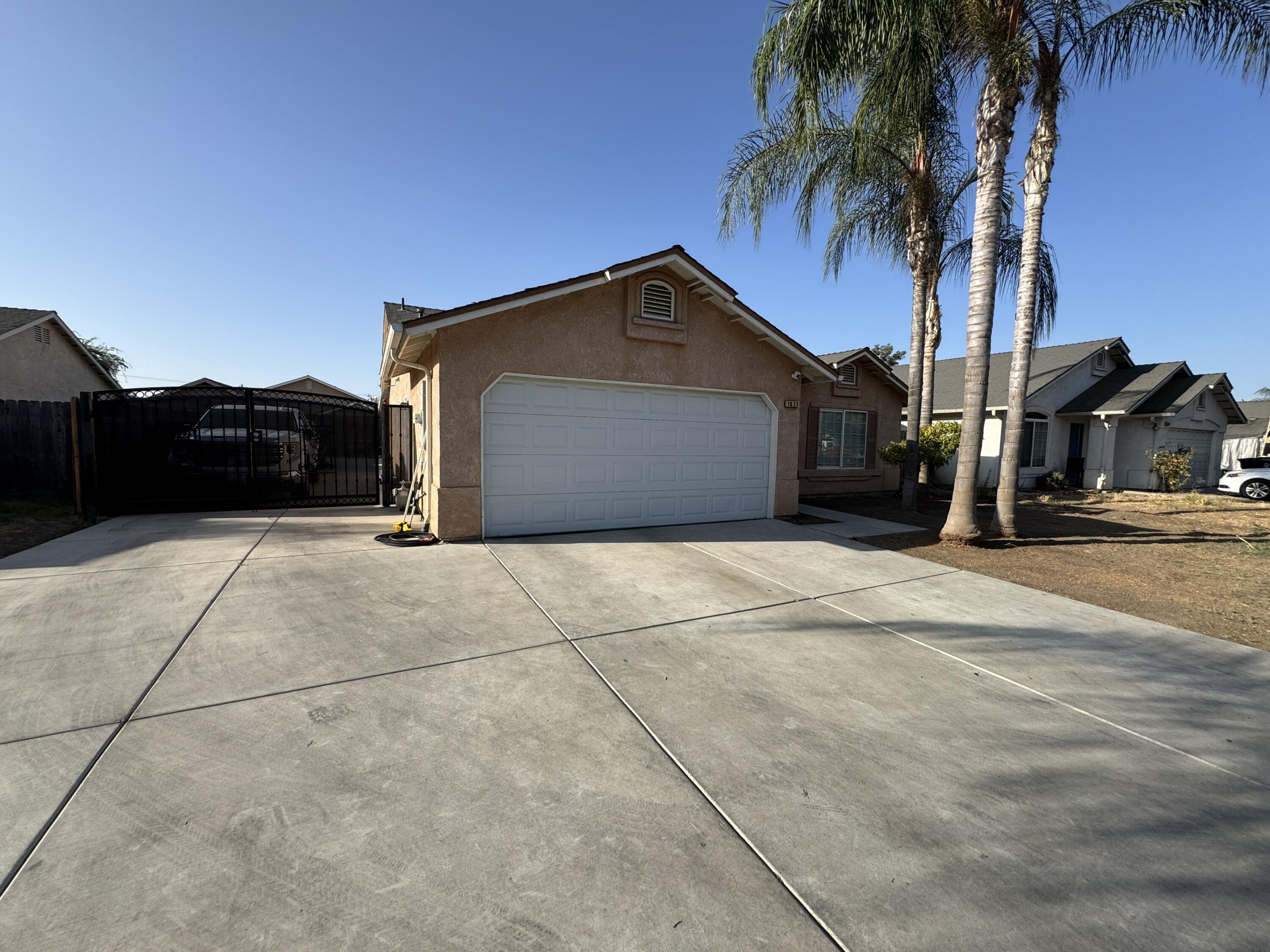 1623 Hudson Ave, Tulare, CA 93274