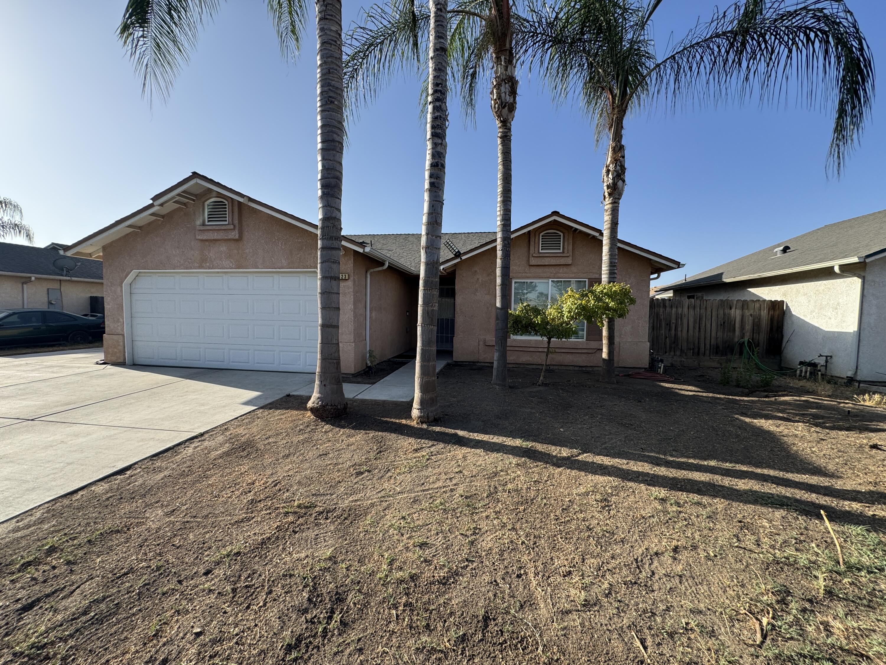 1623 Hudson Ave, Tulare, CA 93274