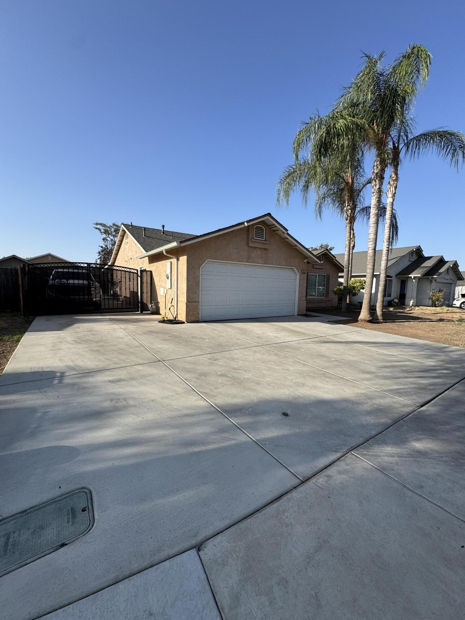 1623 Hudson Ave, Tulare, CA 93274