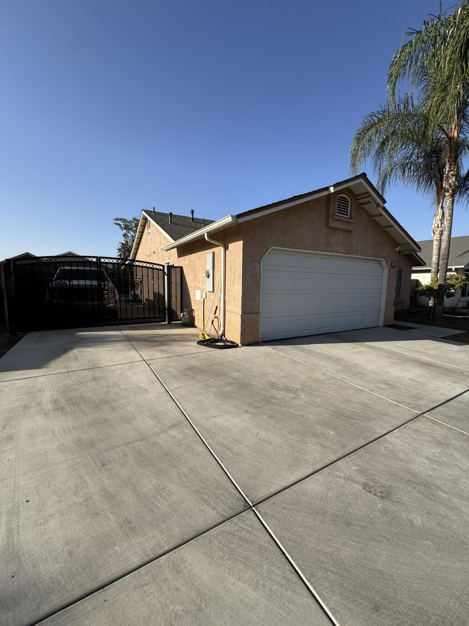 1623 Hudson Ave, Tulare, CA 93274