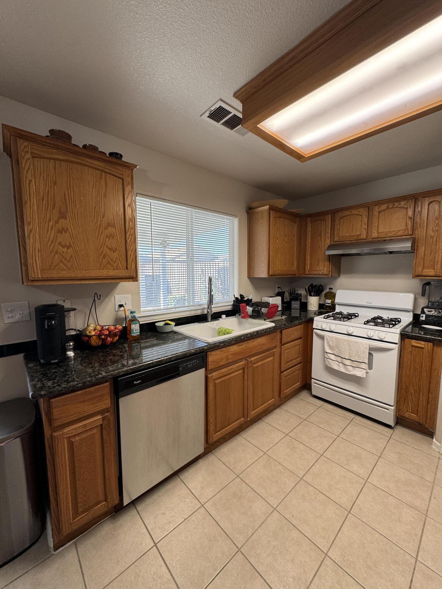 1623 Hudson Ave, Tulare, CA 93274