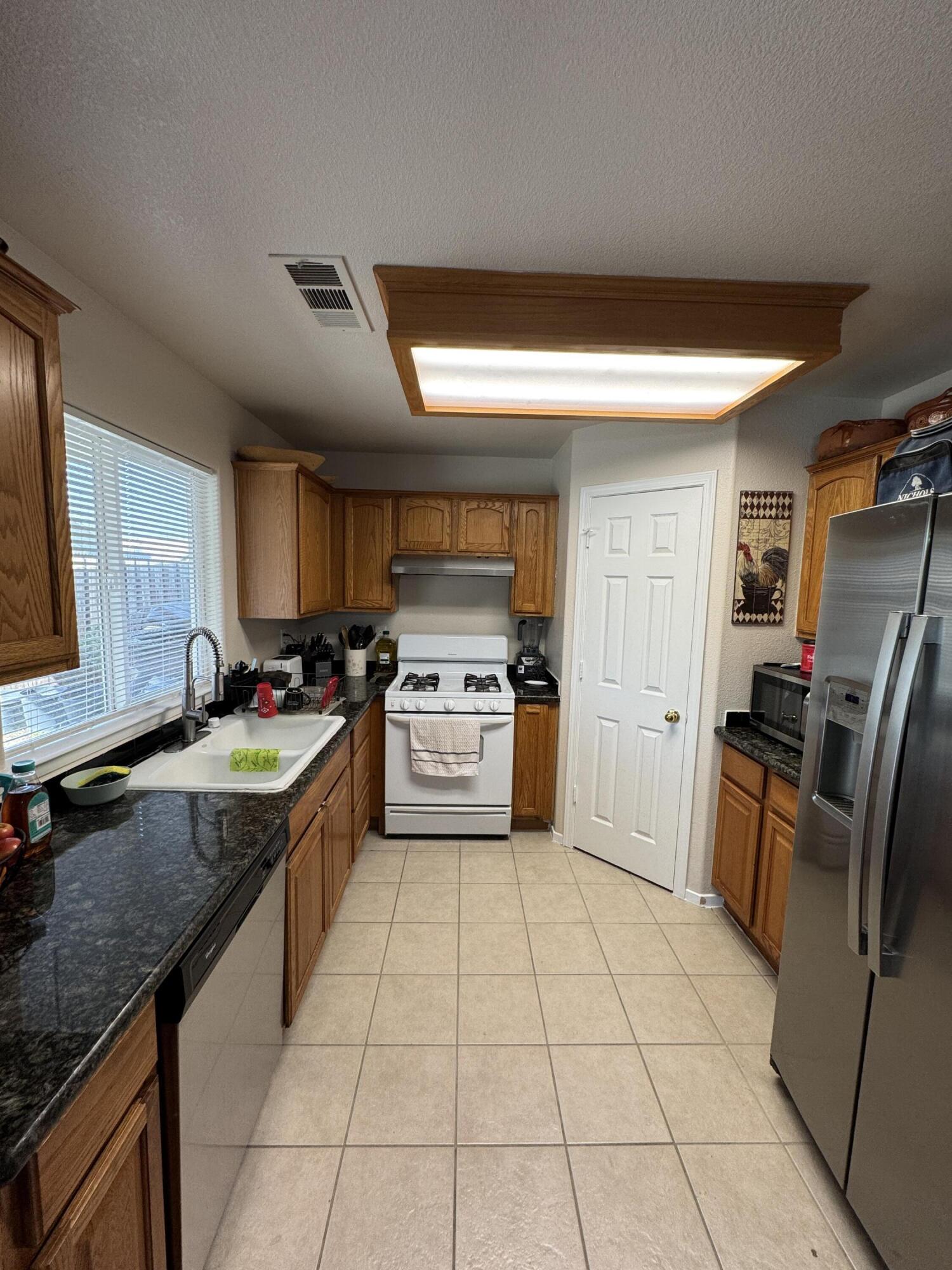 1623 Hudson Ave, Tulare, CA 93274