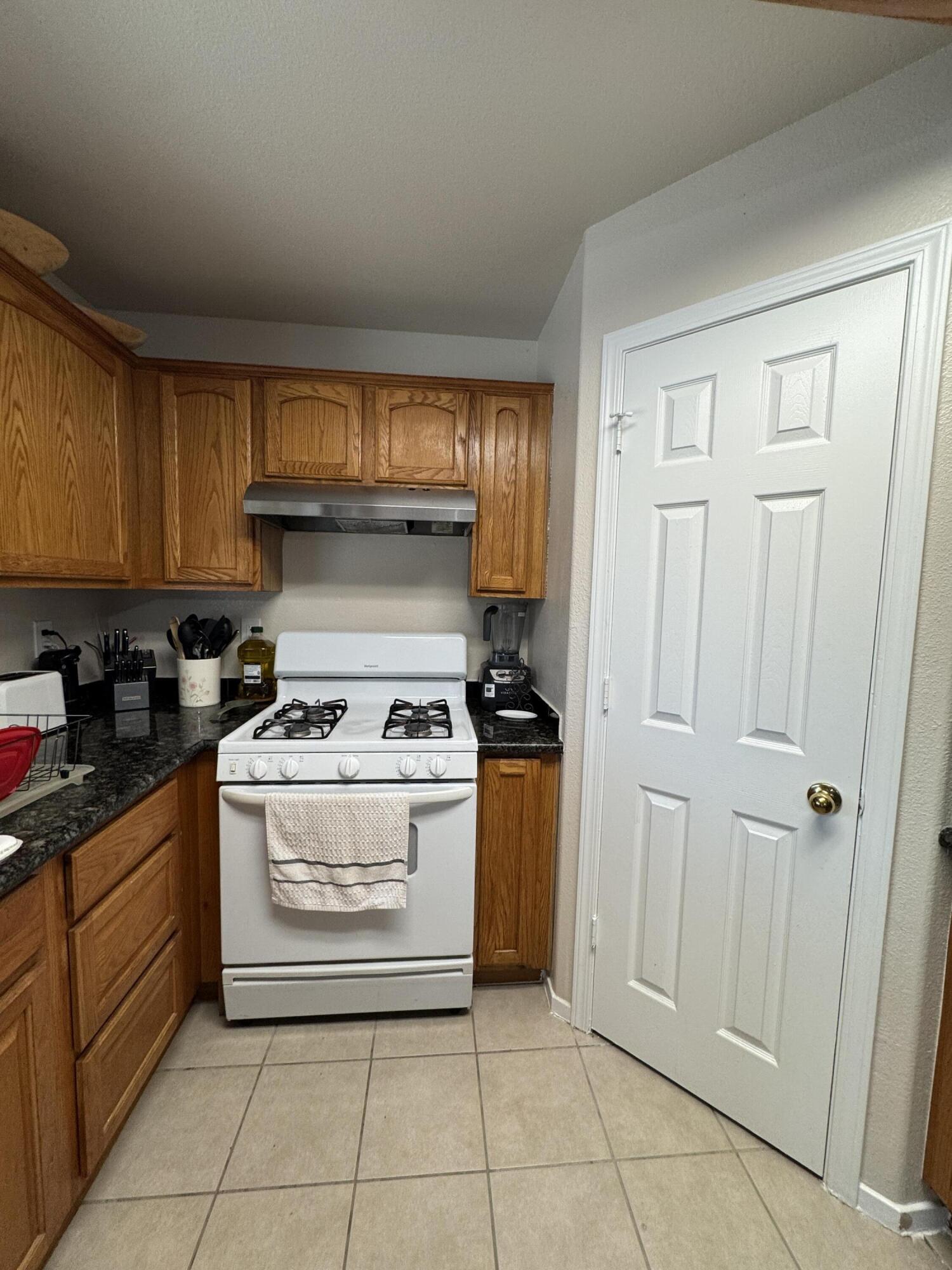 1623 Hudson Ave, Tulare, CA 93274