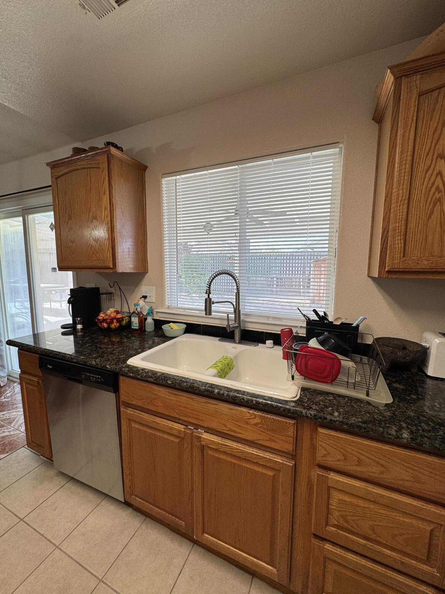 1623 Hudson Ave, Tulare, CA 93274