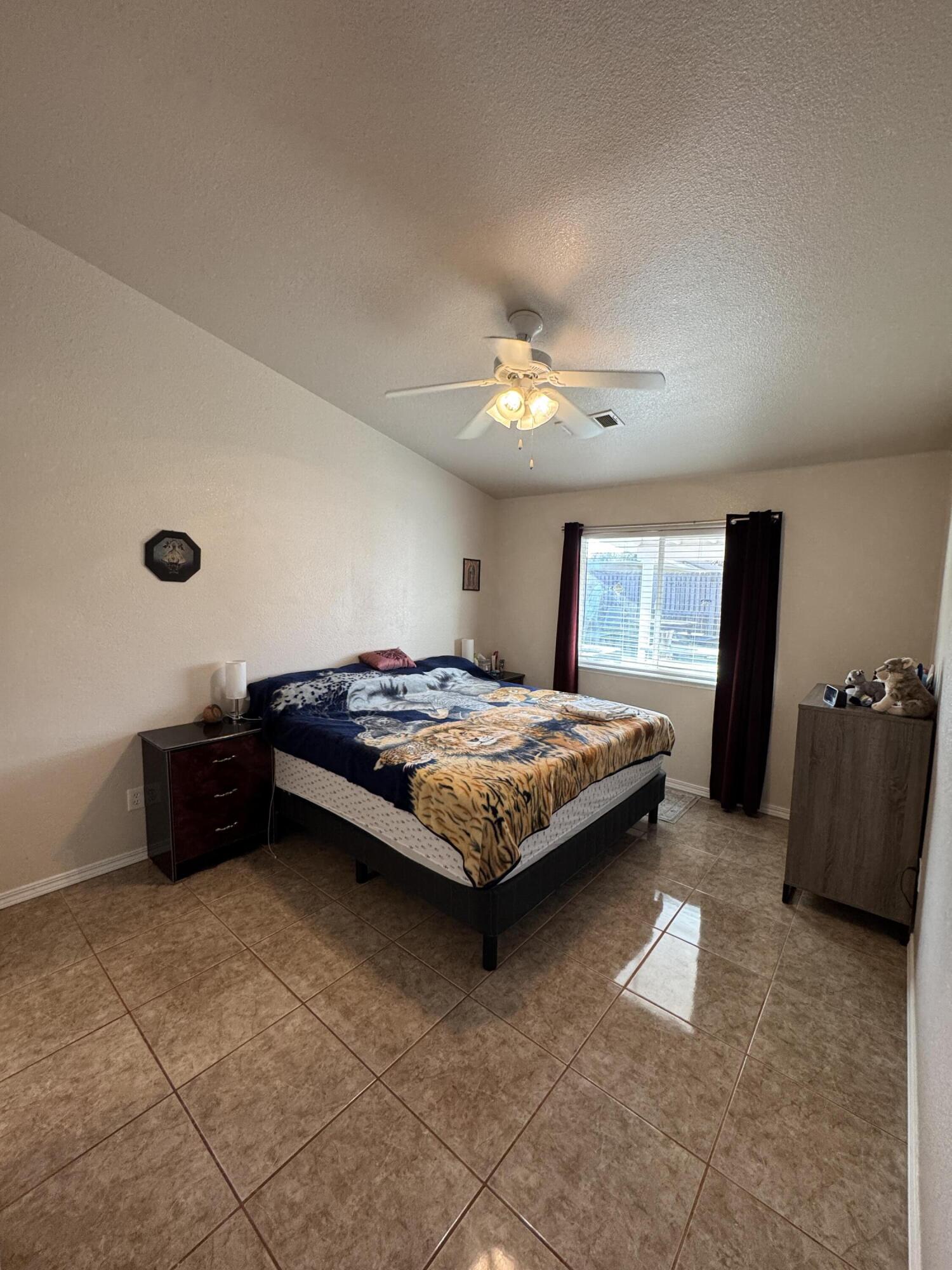 1623 Hudson Ave, Tulare, CA 93274