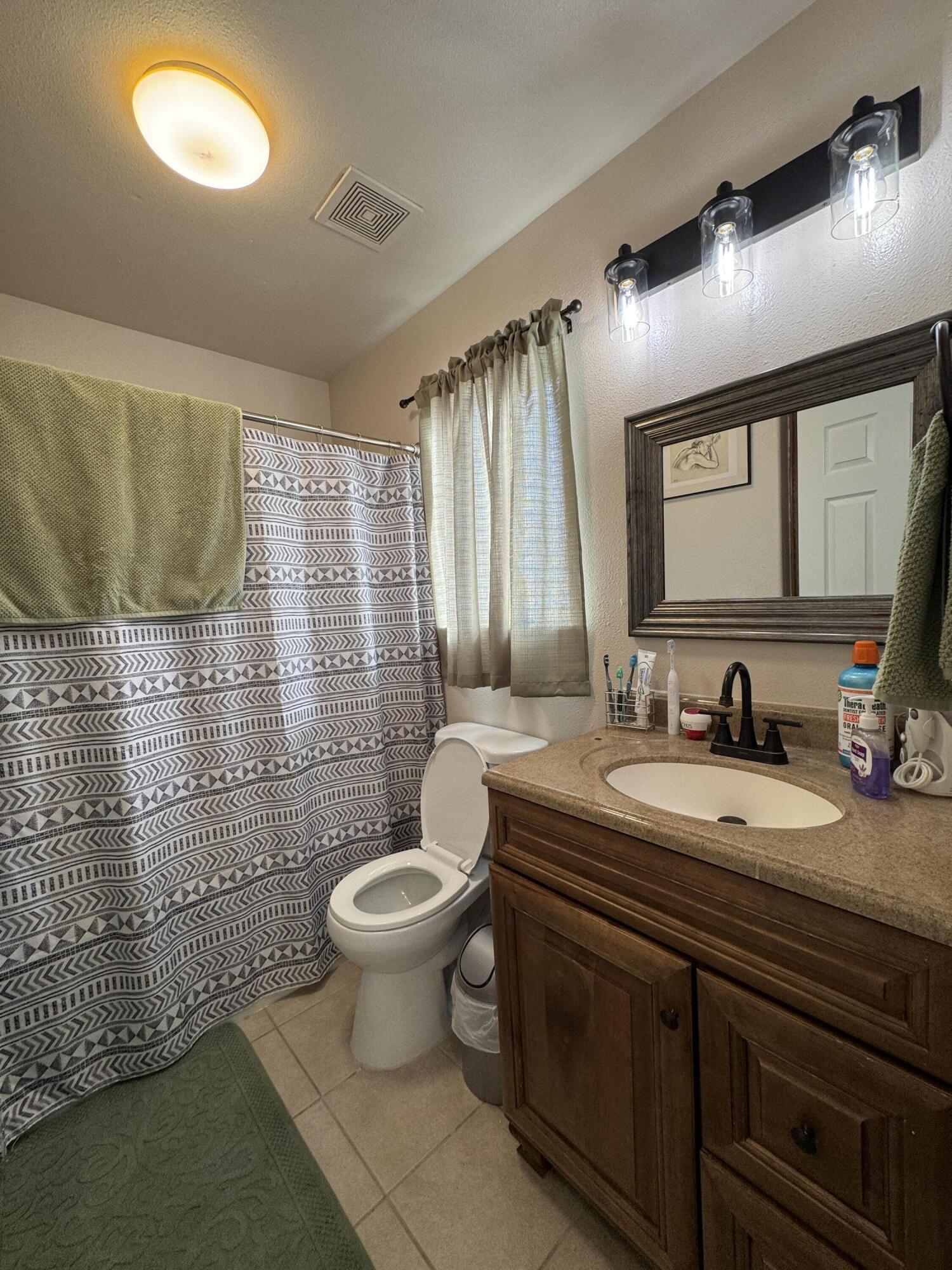 1623 Hudson Ave, Tulare, CA 93274