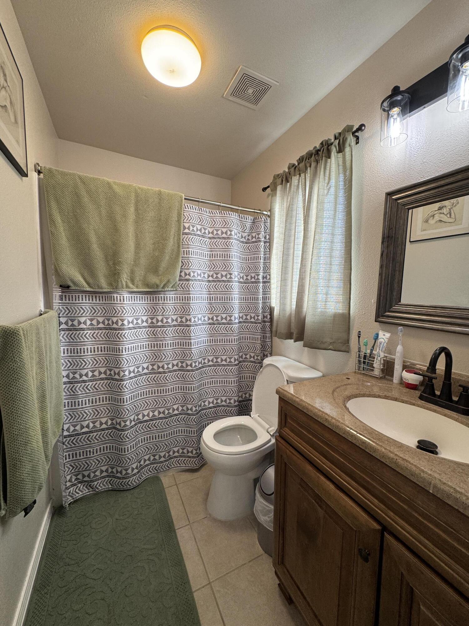 1623 Hudson Ave, Tulare, CA 93274