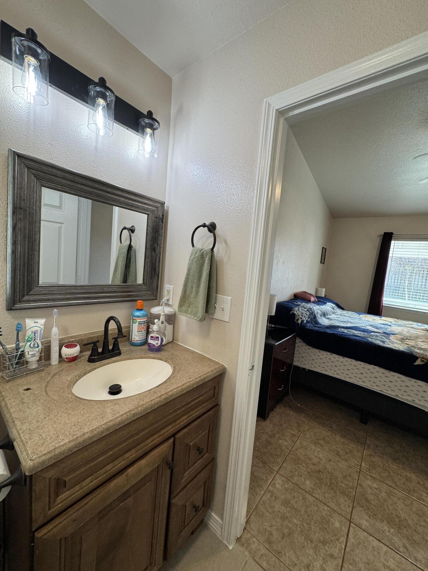 1623 Hudson Ave, Tulare, CA 93274
