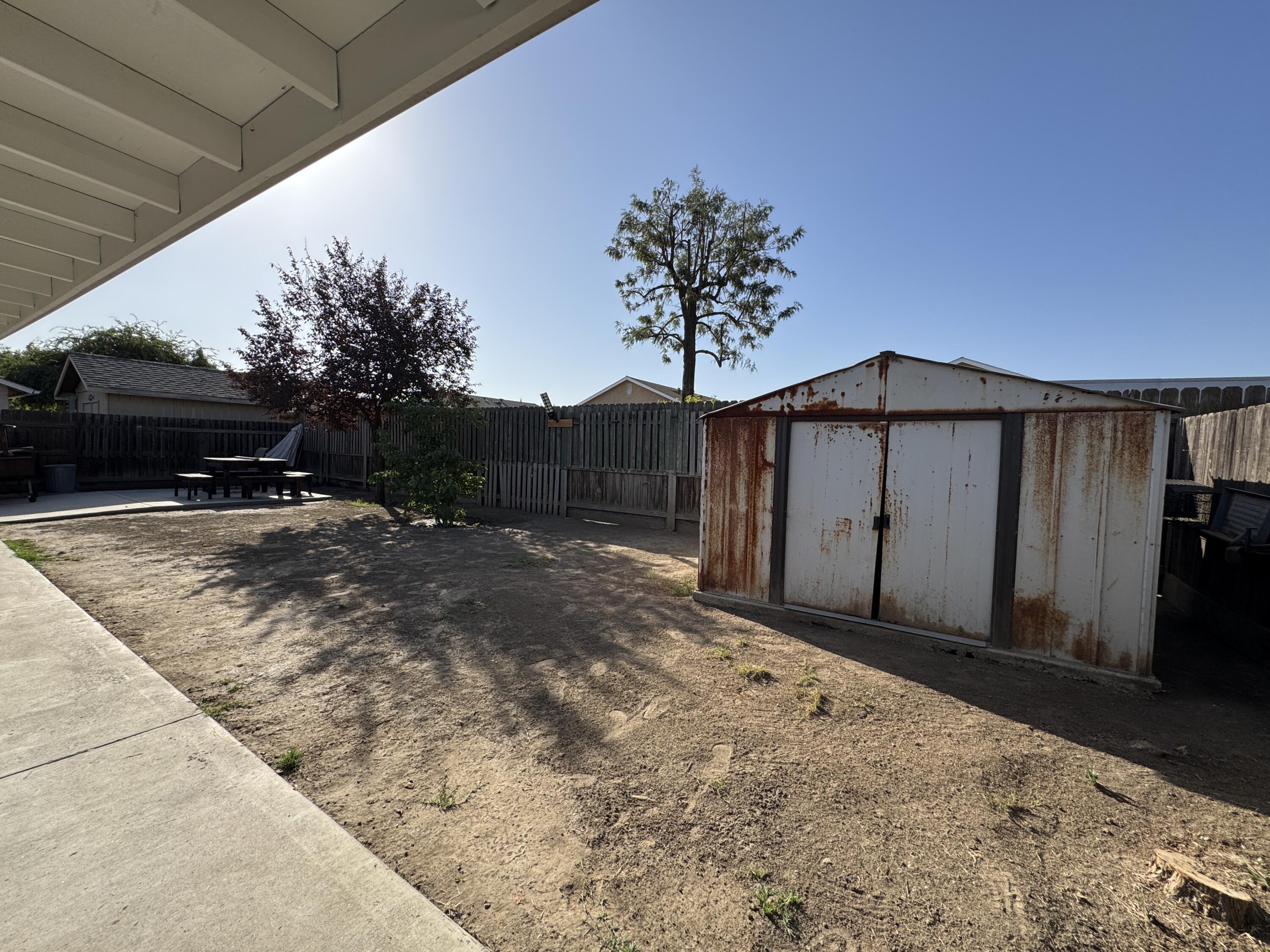 1623 Hudson Ave, Tulare, CA 93274