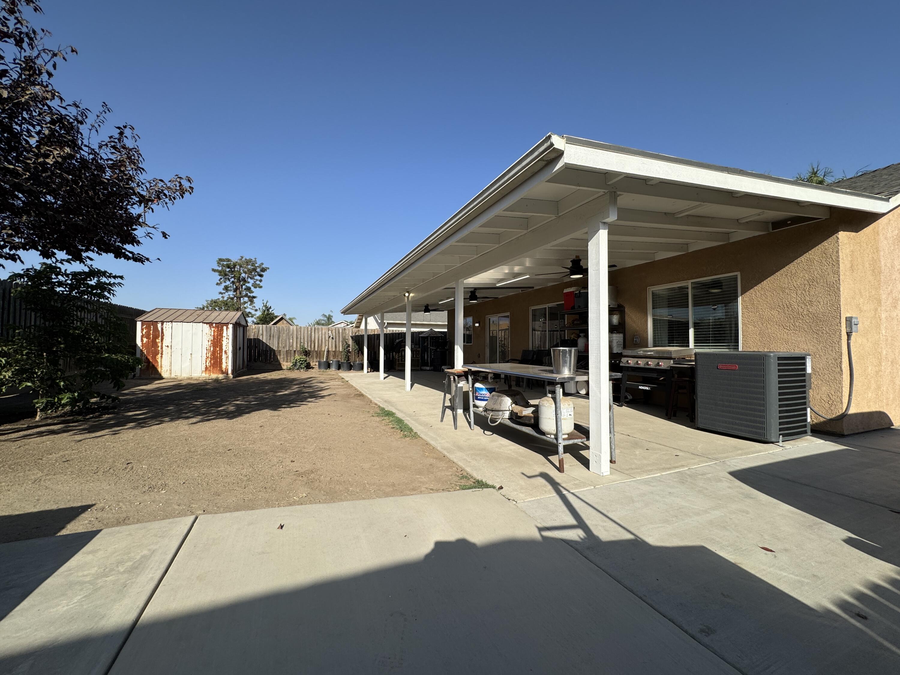 1623 Hudson Ave, Tulare, CA 93274