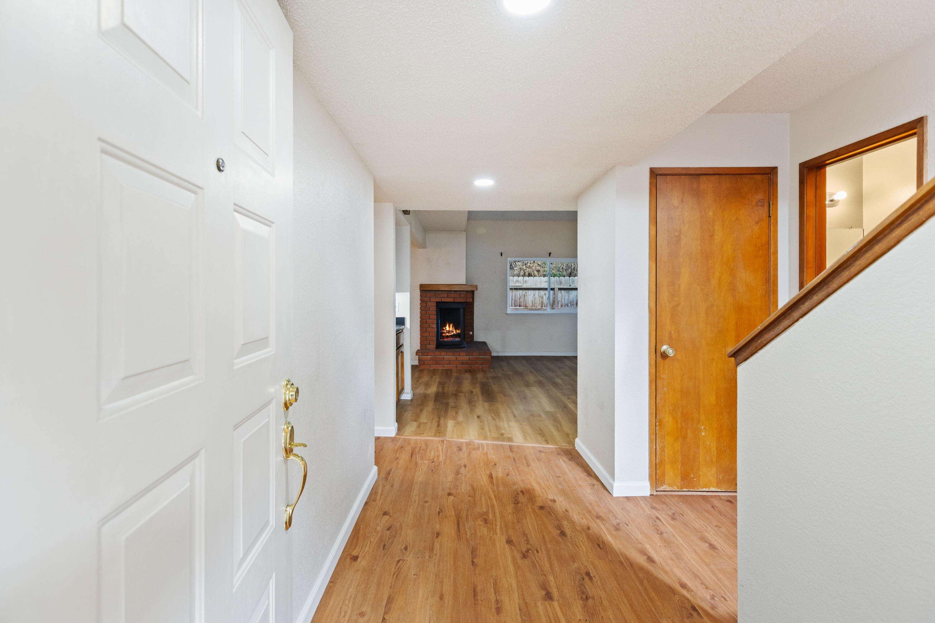 1103 S Pinkham St, Visalia, CA 93292