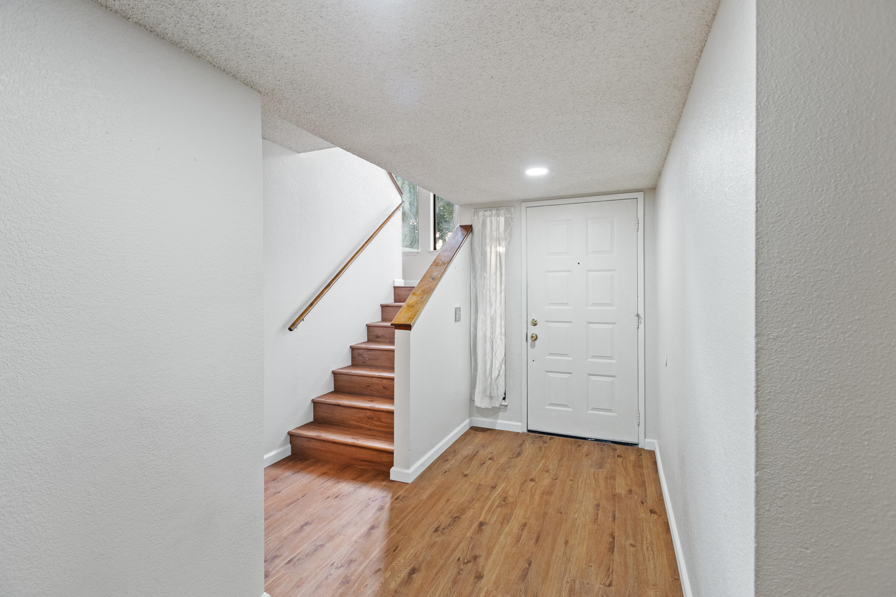 1103 S Pinkham St, Visalia, CA 93292