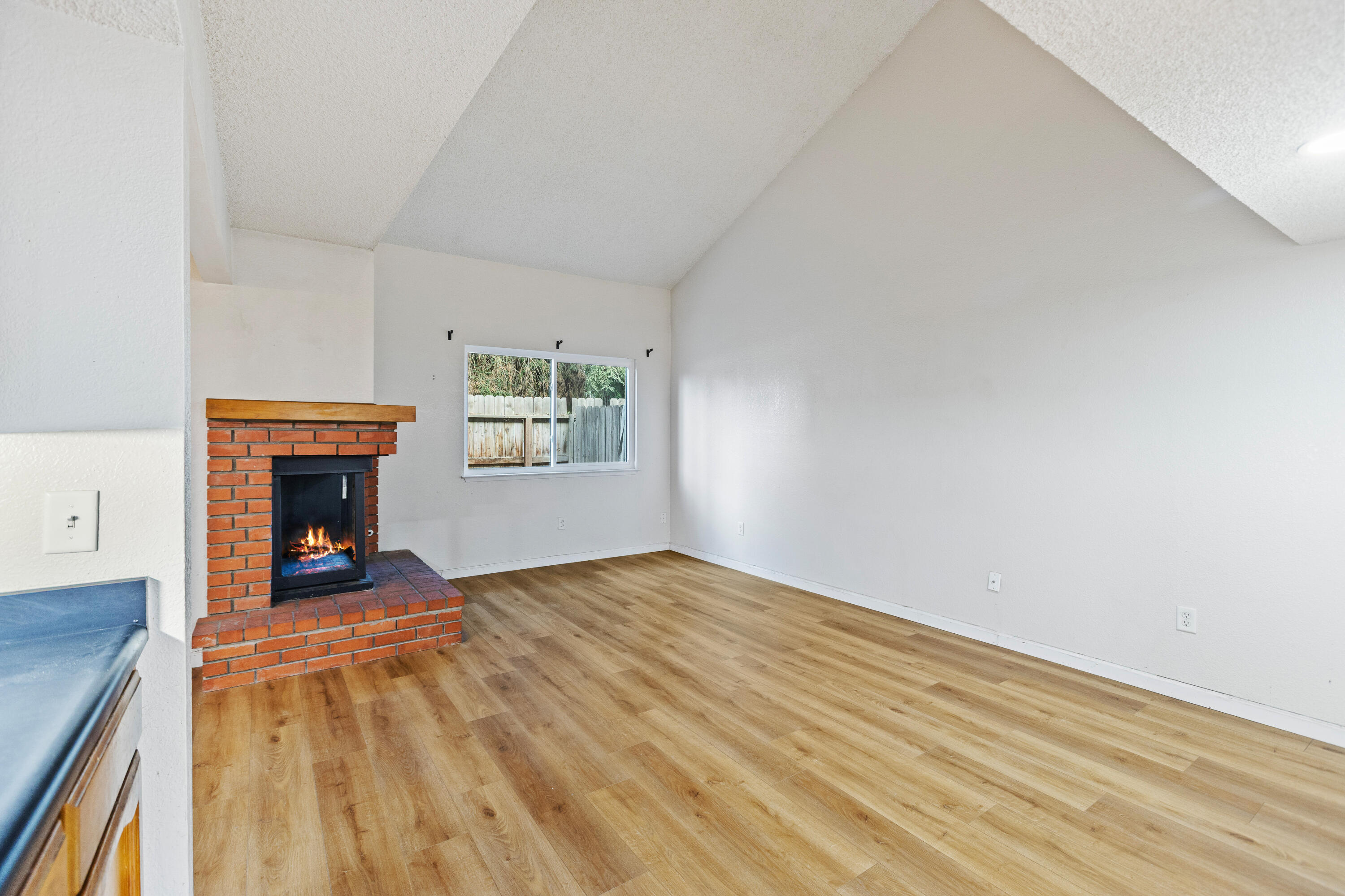 1103 S Pinkham St, Visalia, CA 93292