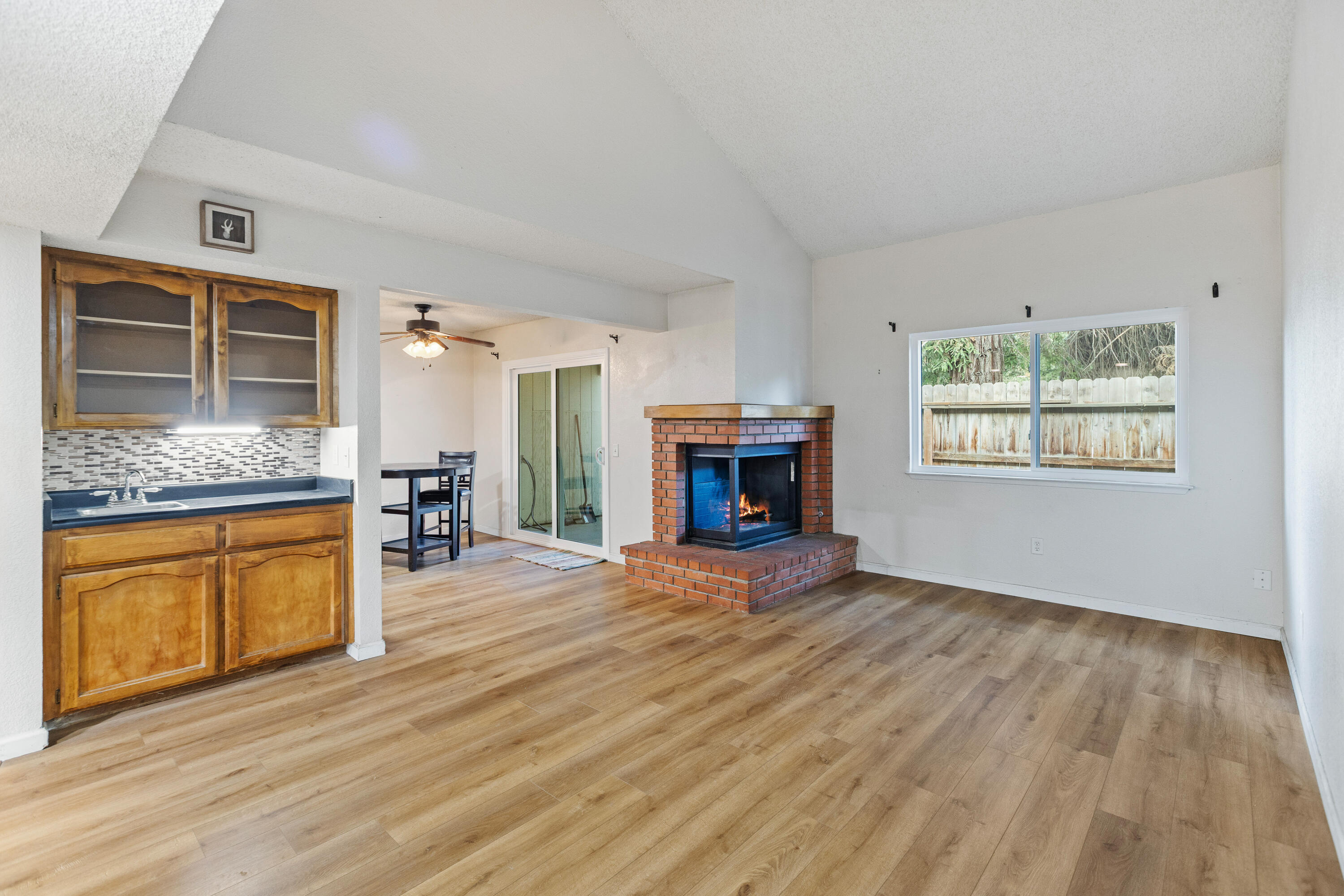 1103 S Pinkham St, Visalia, CA 93292