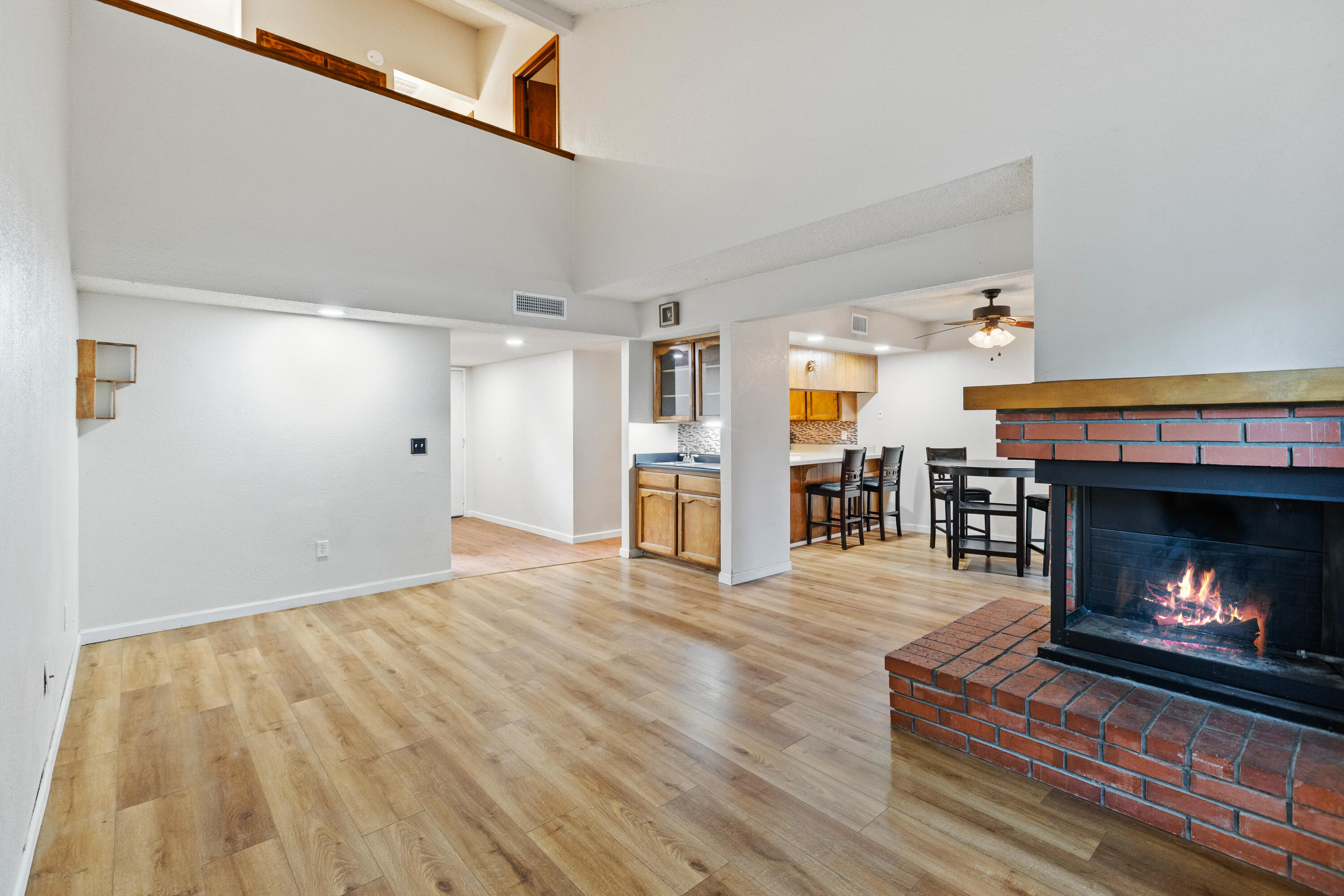 1103 S Pinkham St, Visalia, CA 93292