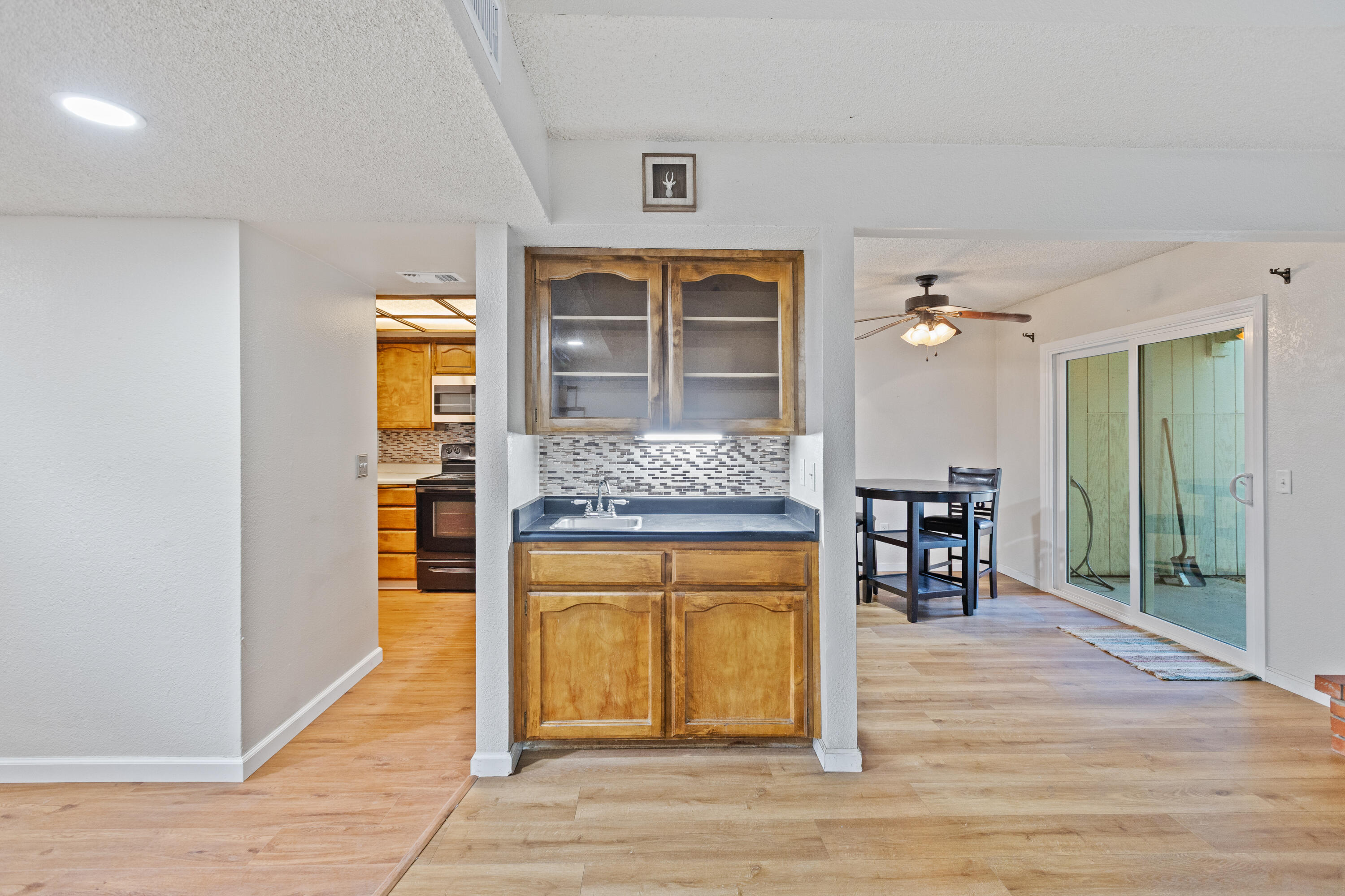 1103 S Pinkham St, Visalia, CA 93292
