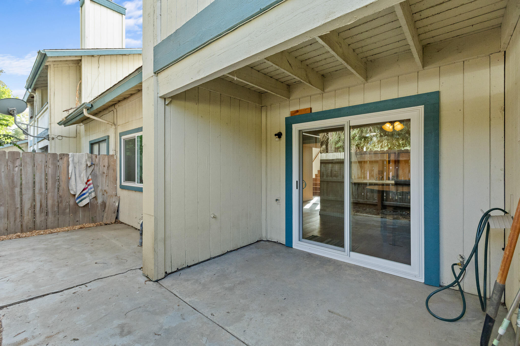 1103 S Pinkham St, Visalia, CA 93292