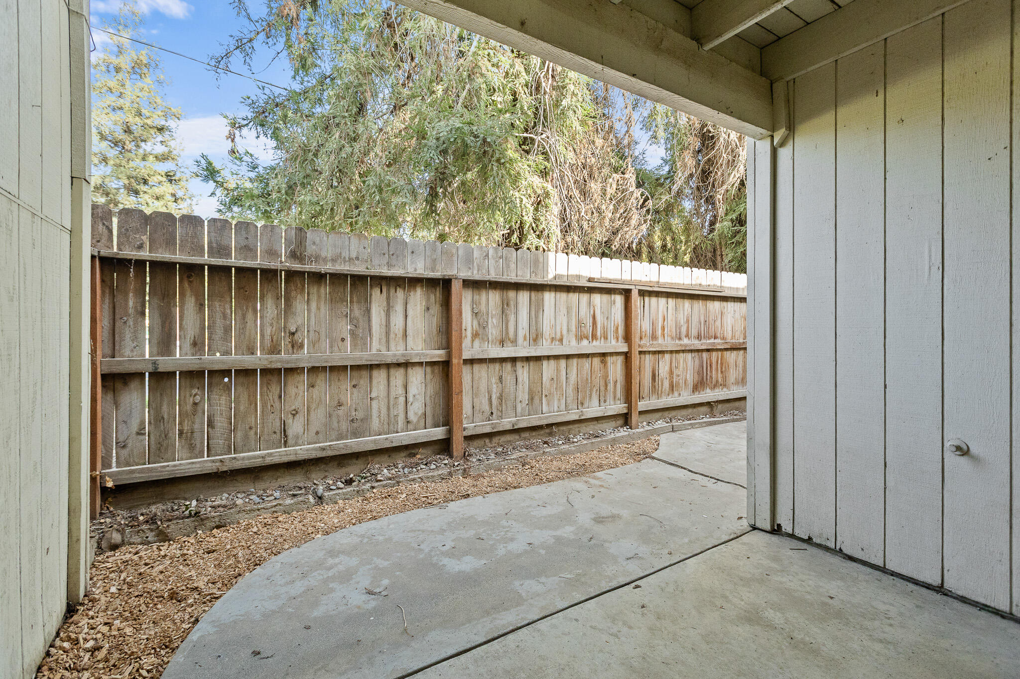 1103 S Pinkham St, Visalia, CA 93292