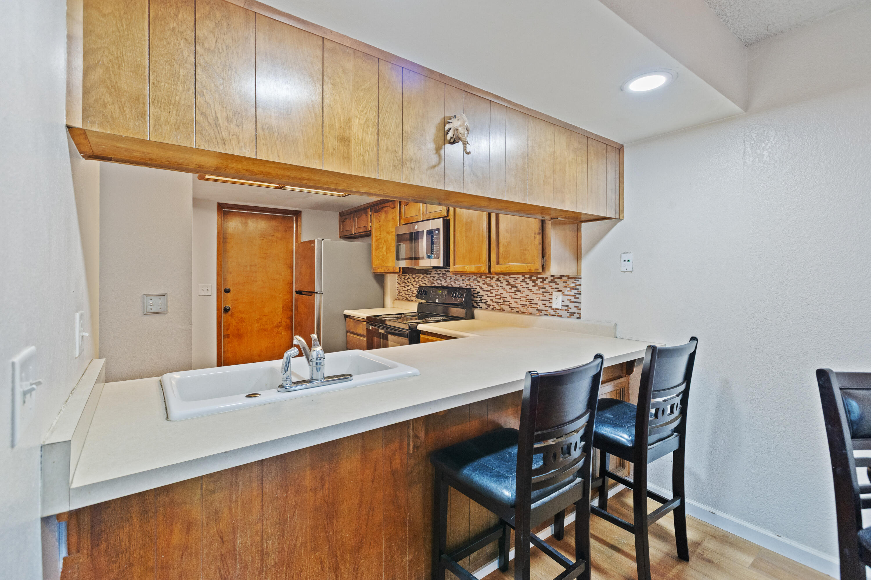 1103 S Pinkham St, Visalia, CA 93292