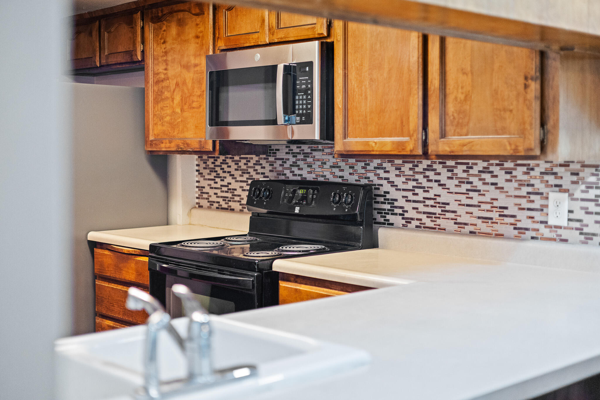 1103 S Pinkham St, Visalia, CA 93292