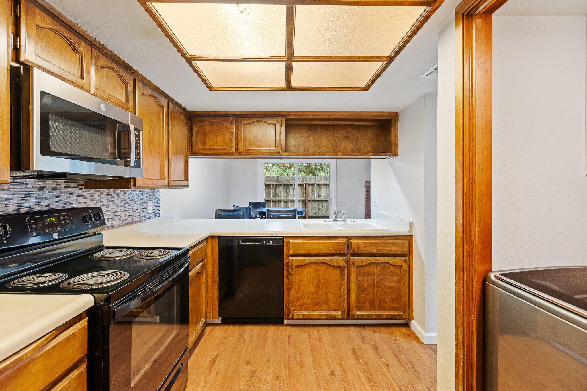 1103 S Pinkham St, Visalia, CA 93292