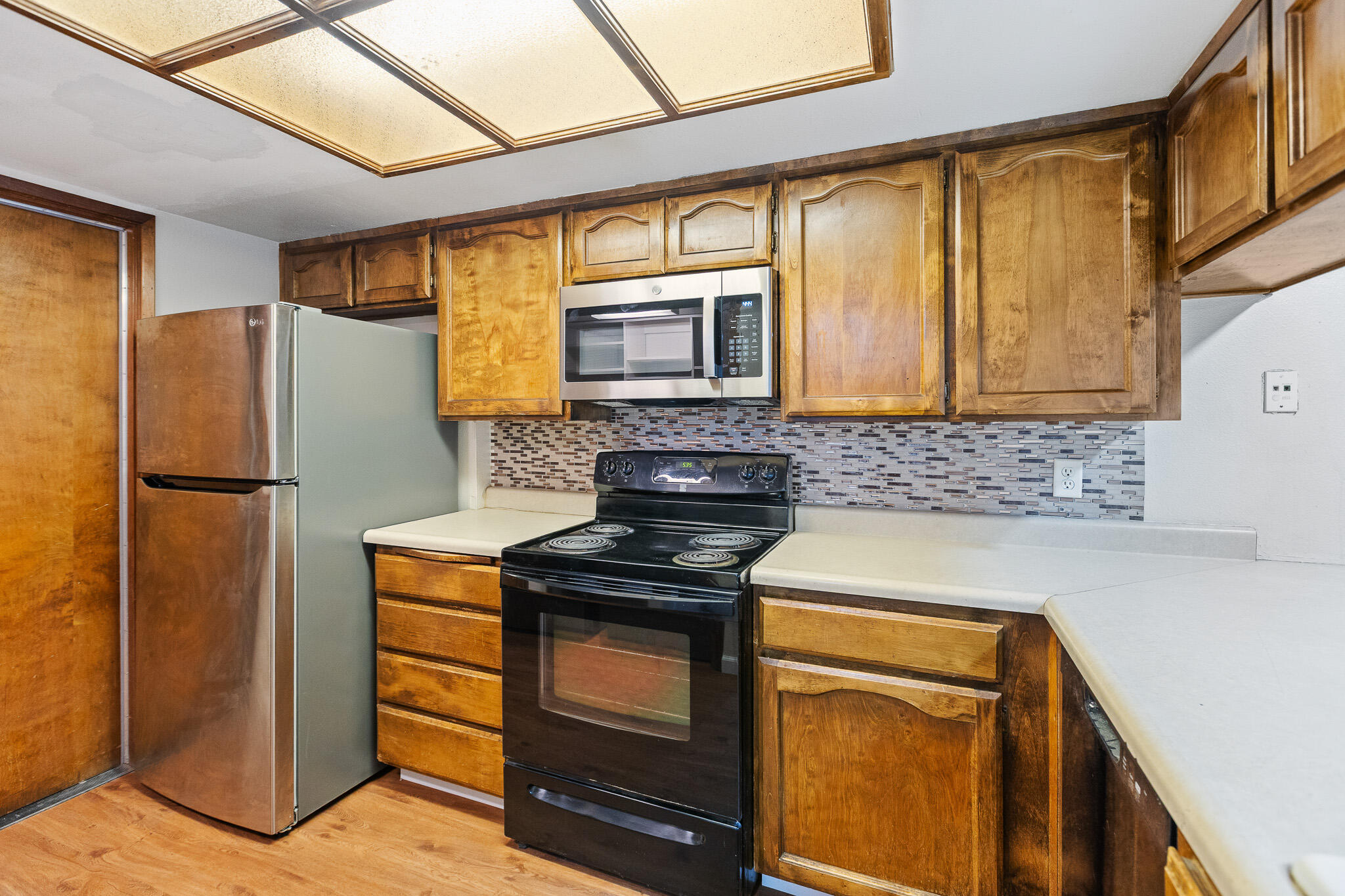 1103 S Pinkham St, Visalia, CA 93292
