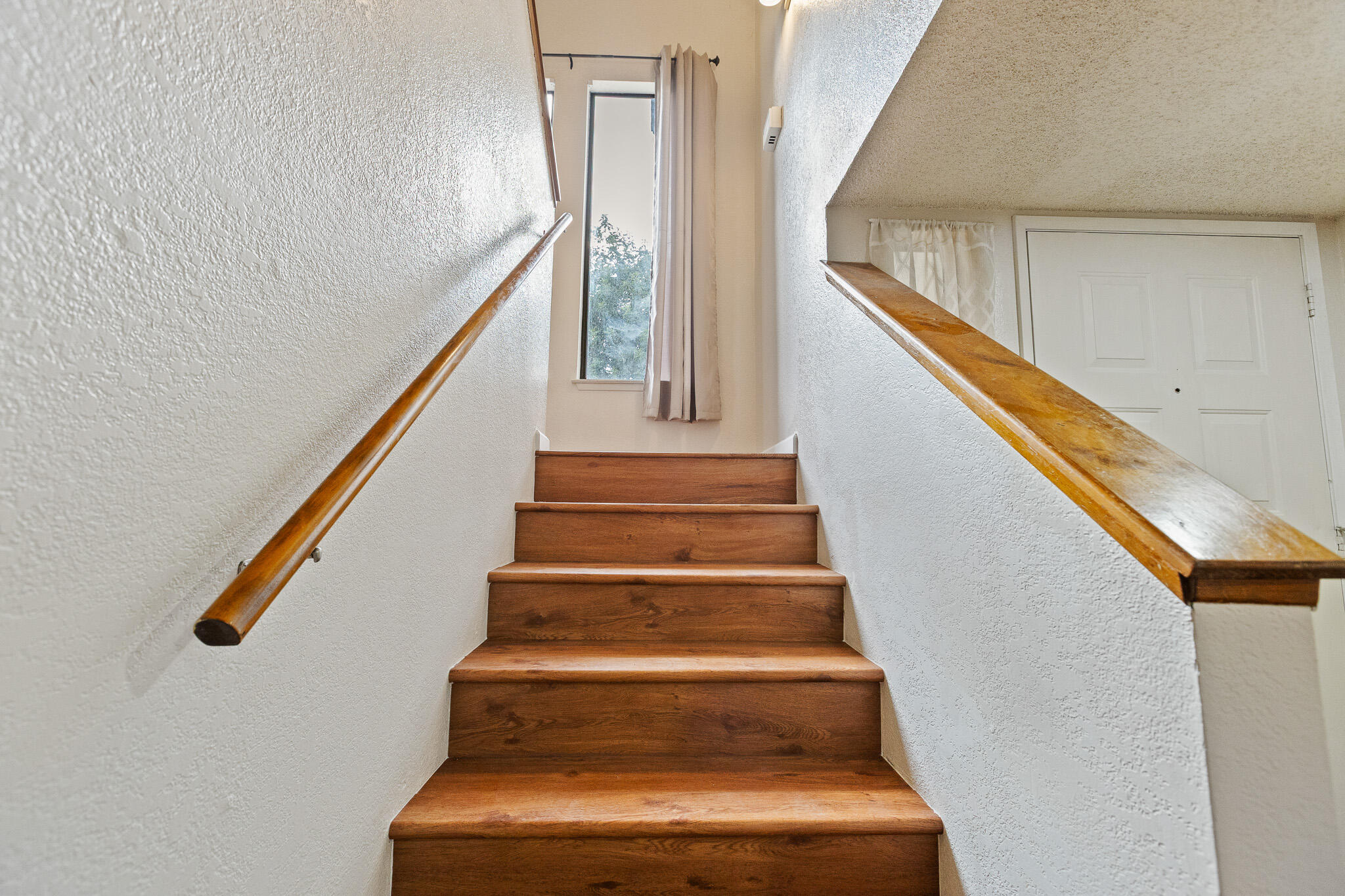 1103 S Pinkham St, Visalia, CA 93292