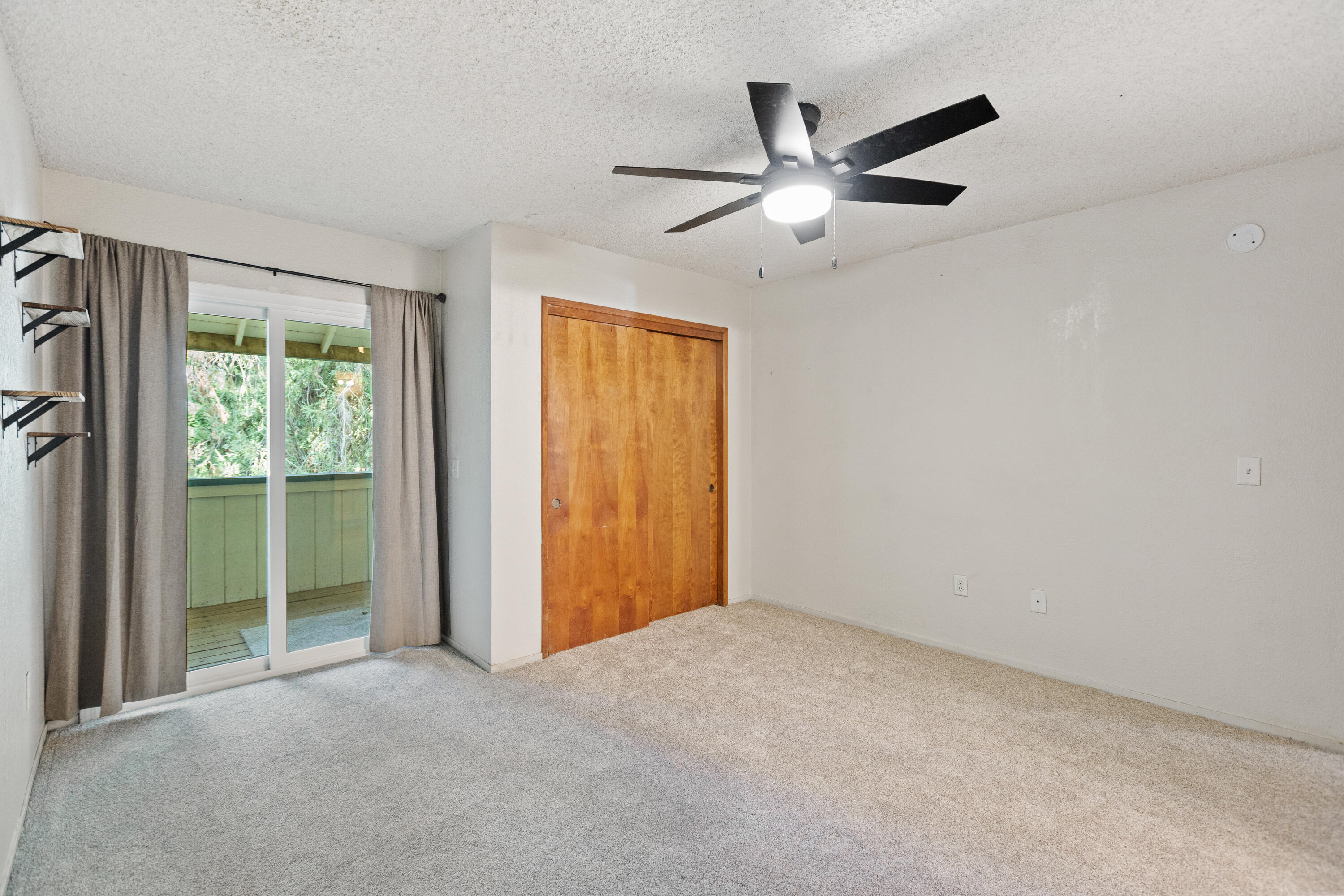 1103 S Pinkham St, Visalia, CA 93292