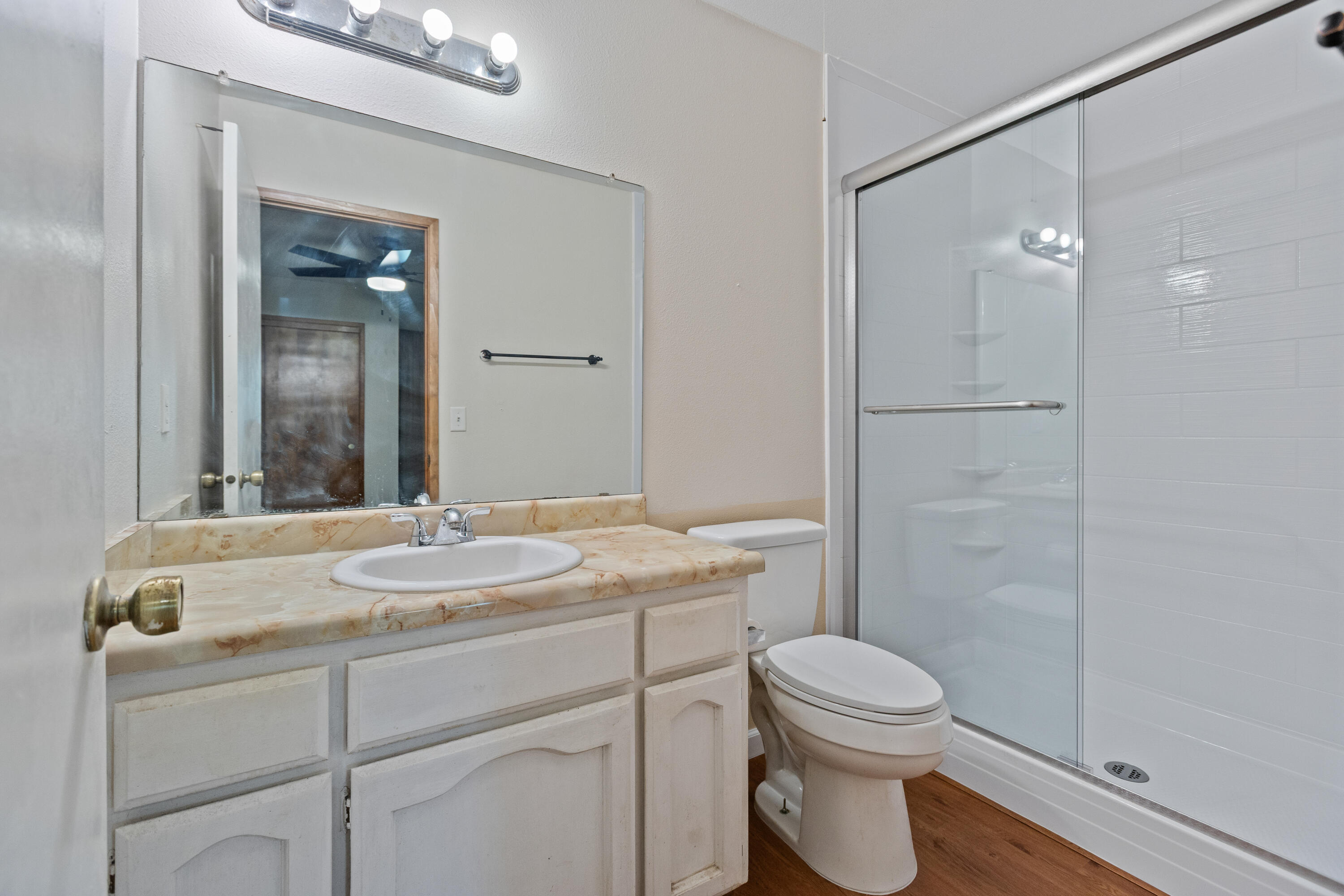 1103 S Pinkham St, Visalia, CA 93292