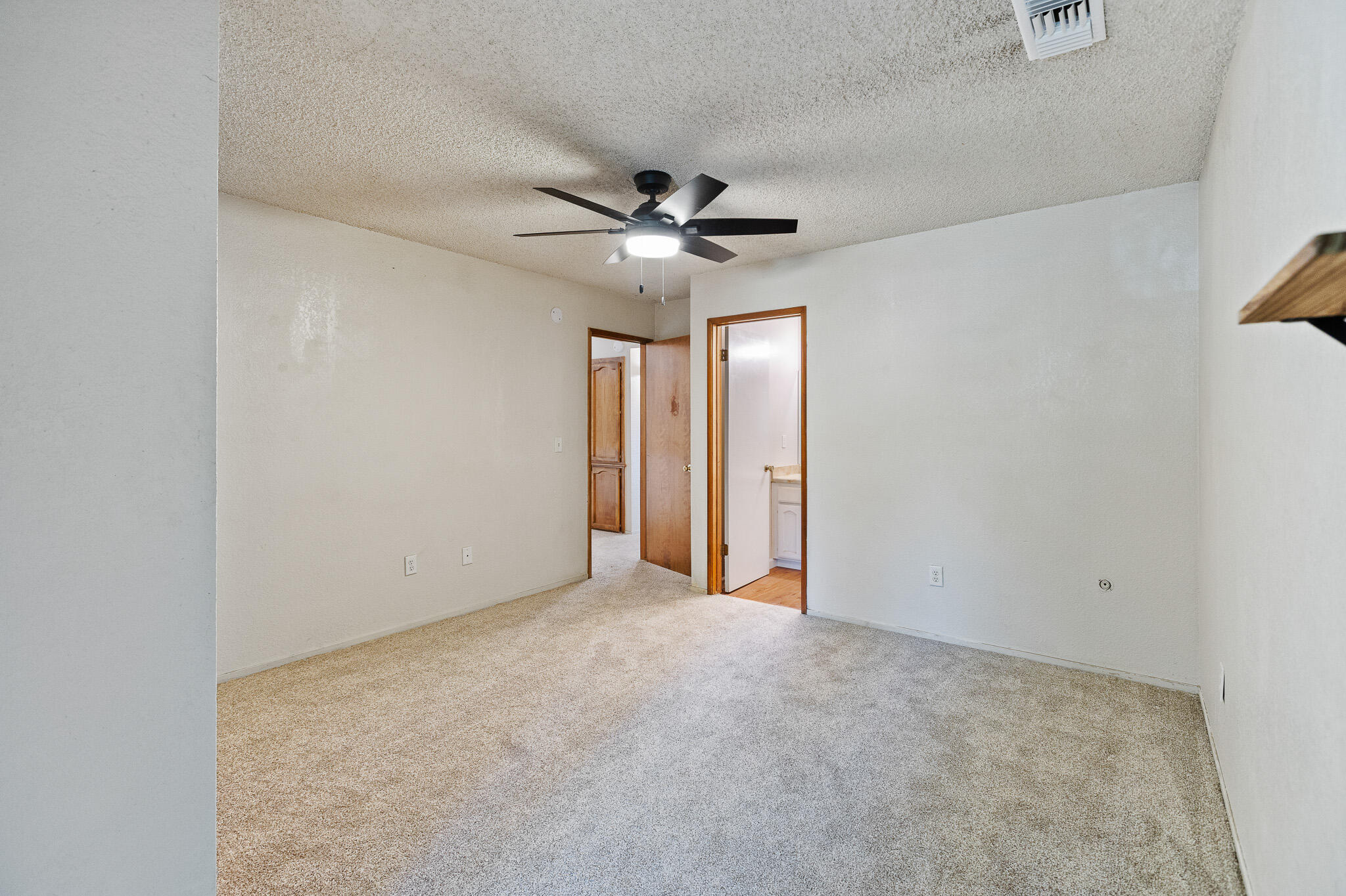 1103 S Pinkham St, Visalia, CA 93292