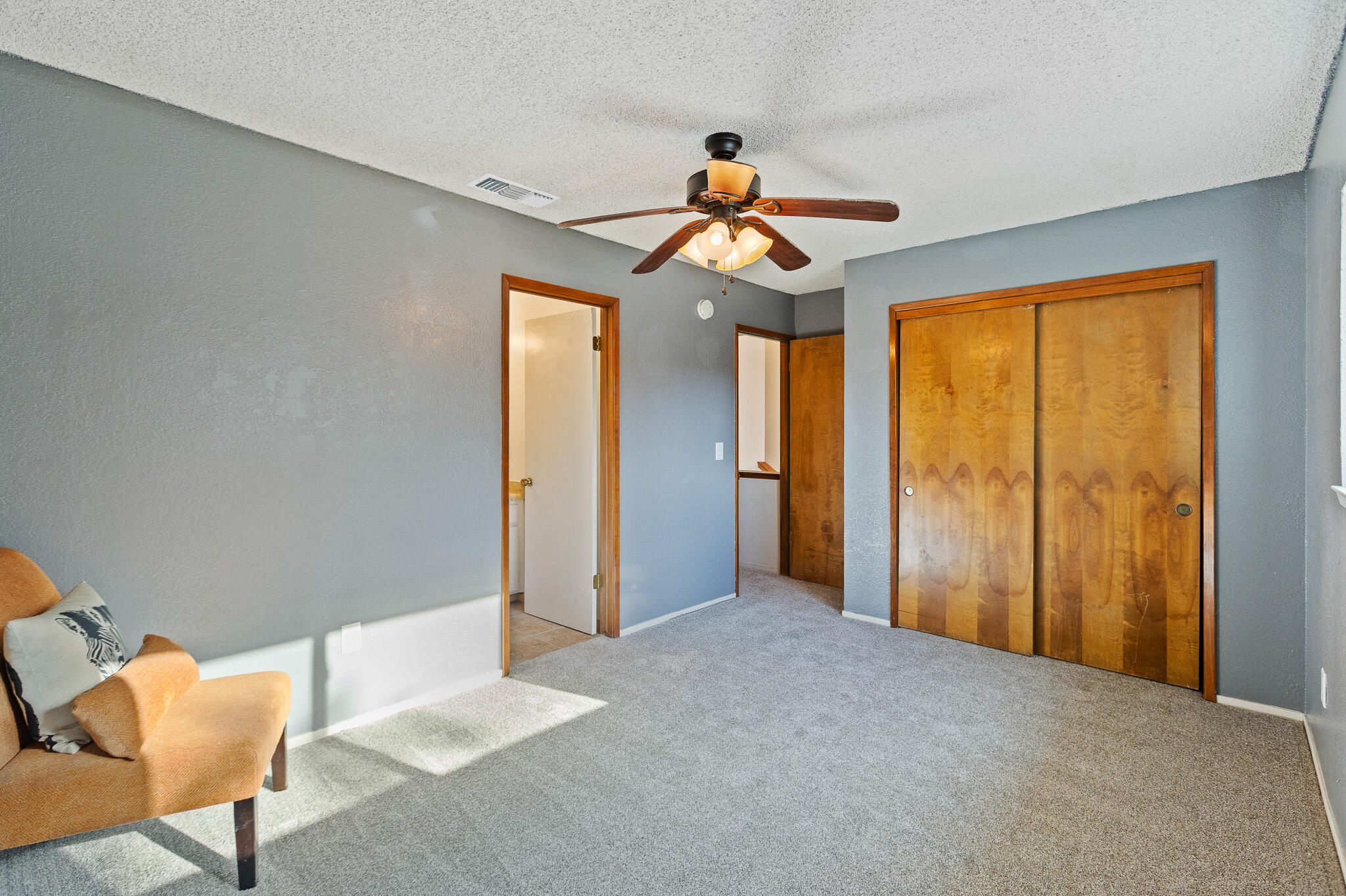 1103 S Pinkham St, Visalia, CA 93292