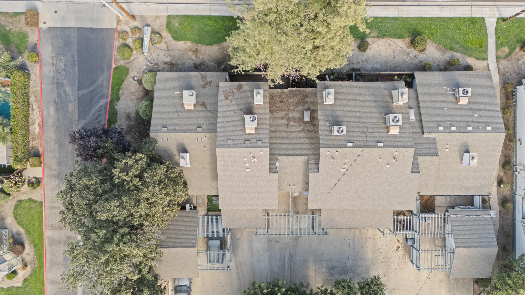 1103 S Pinkham St, Visalia, CA 93292