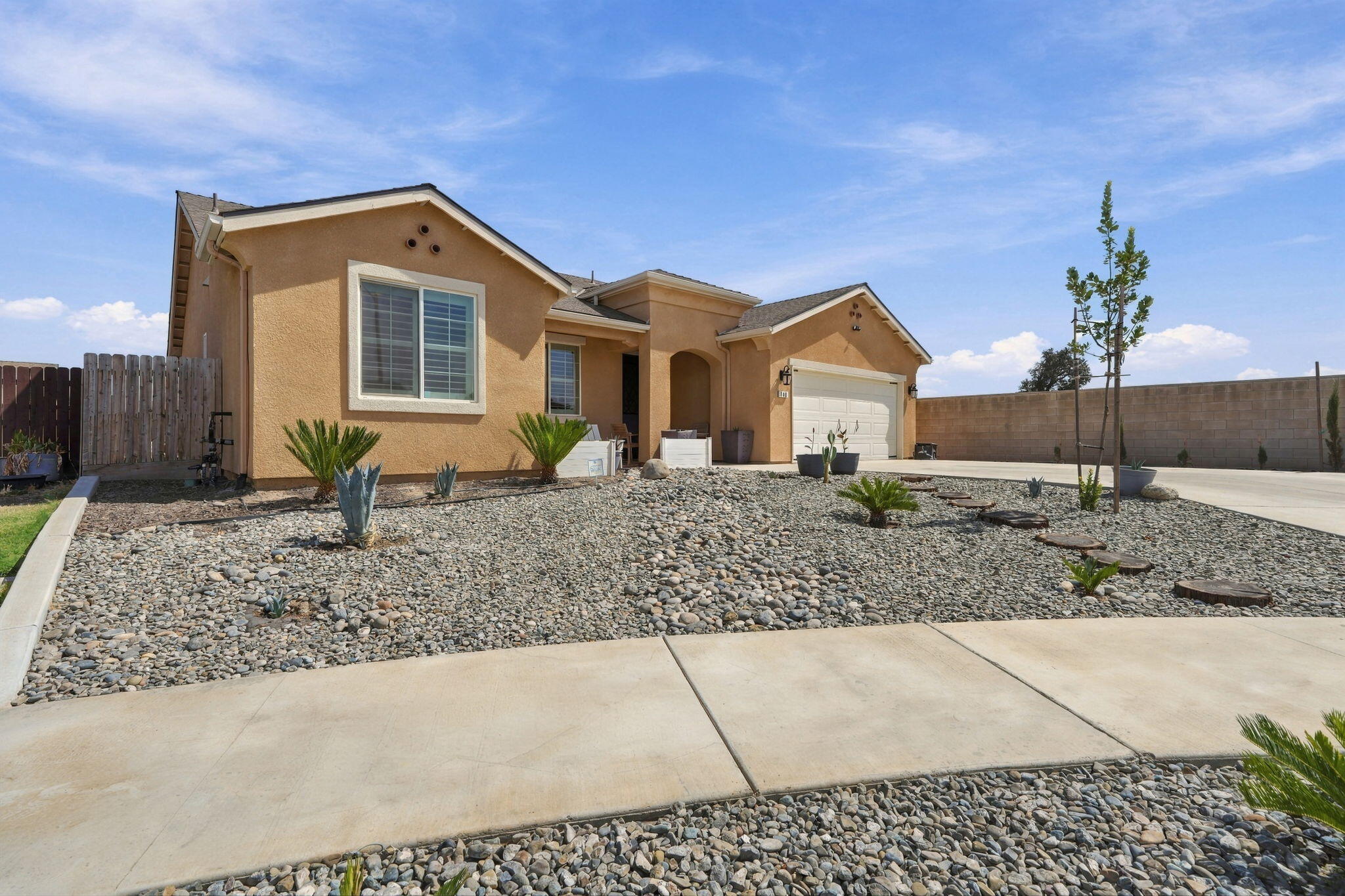 148 S Boise Ct, Visalia, CA 93291